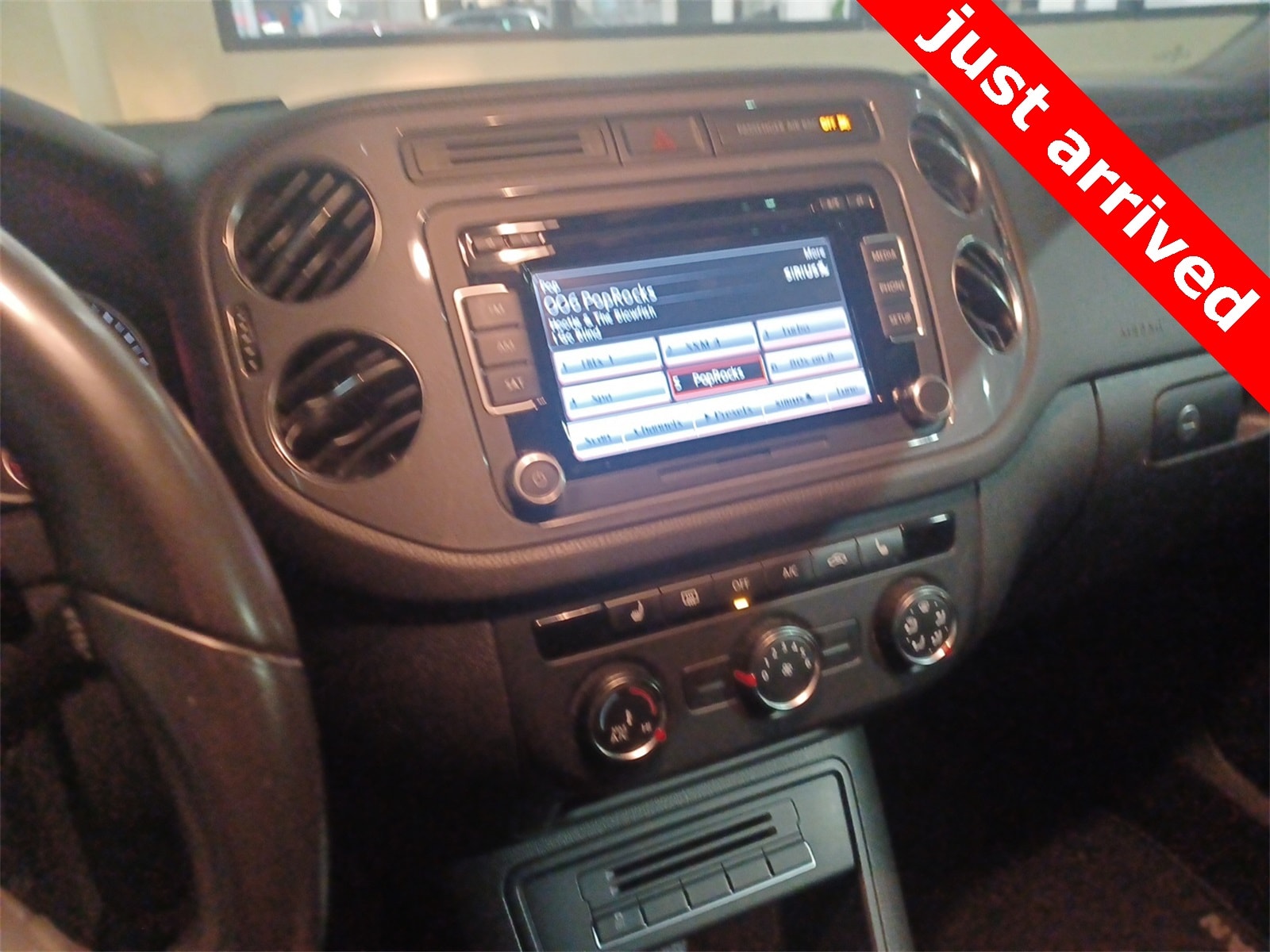 Thumbnail: 2014 Volkswagen Tiguan - 5