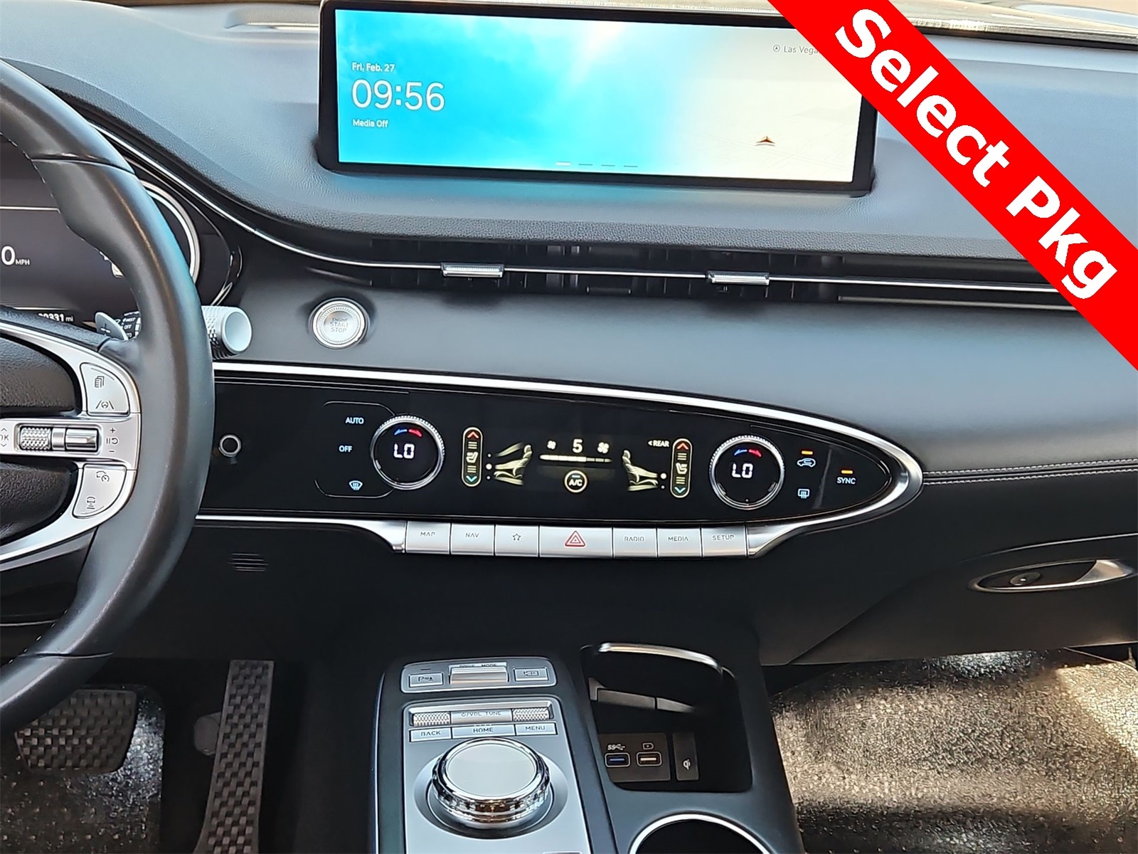 Thumbnail: 2022 Genesis GV70 - 20