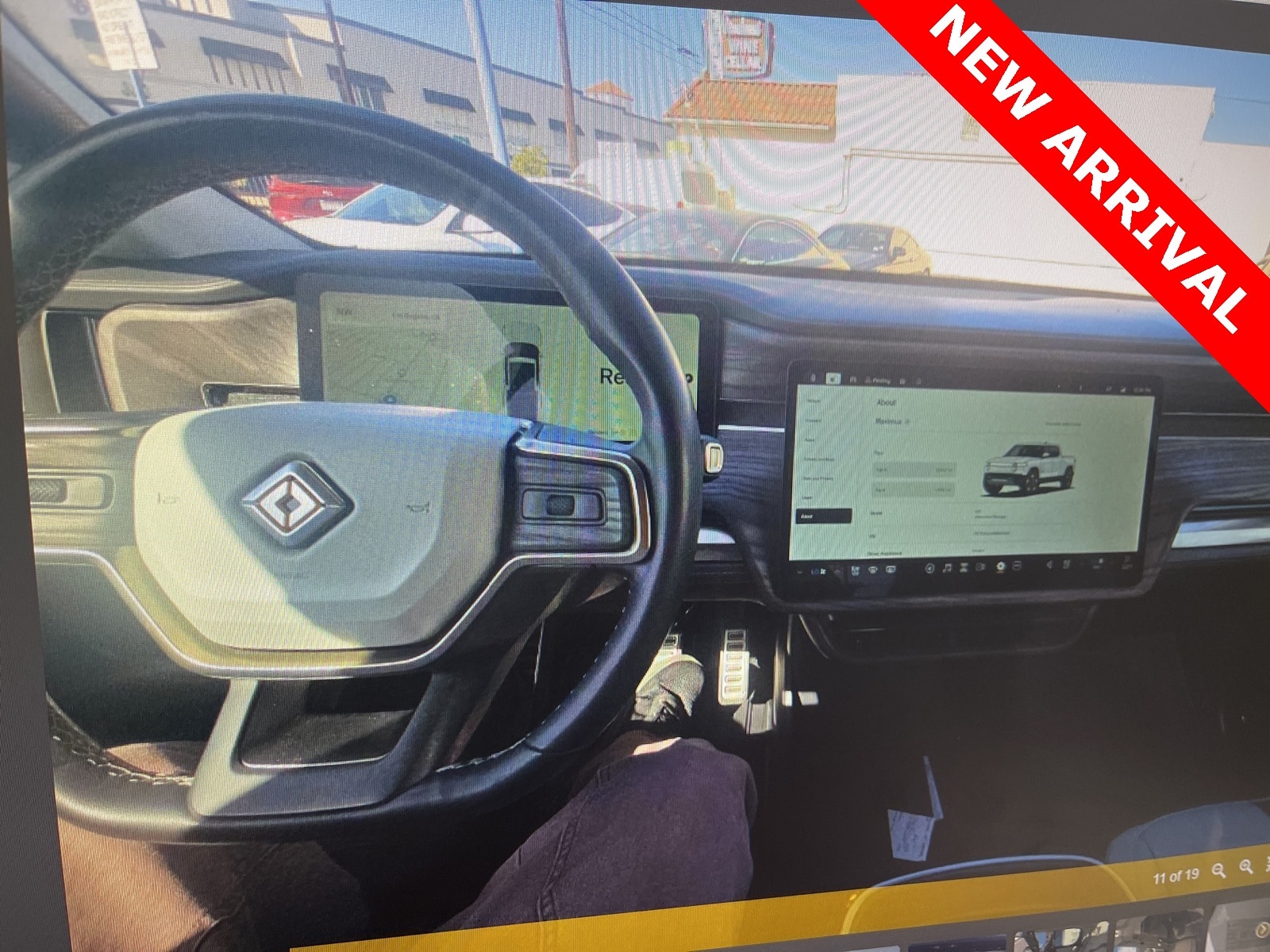 Thumbnail: 2022 Rivian R1T - 10