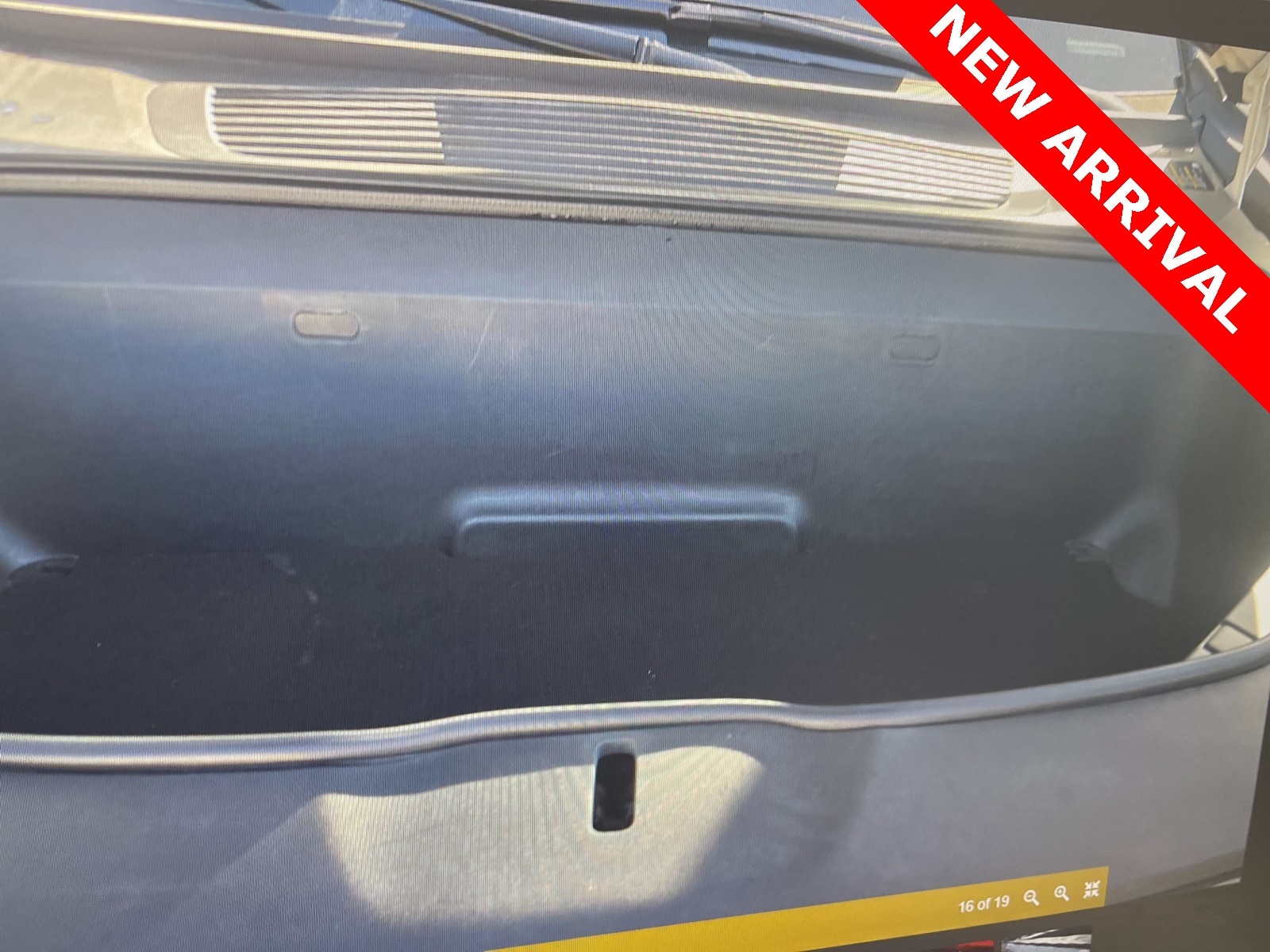 Thumbnail: 2022 Rivian R1T - 15