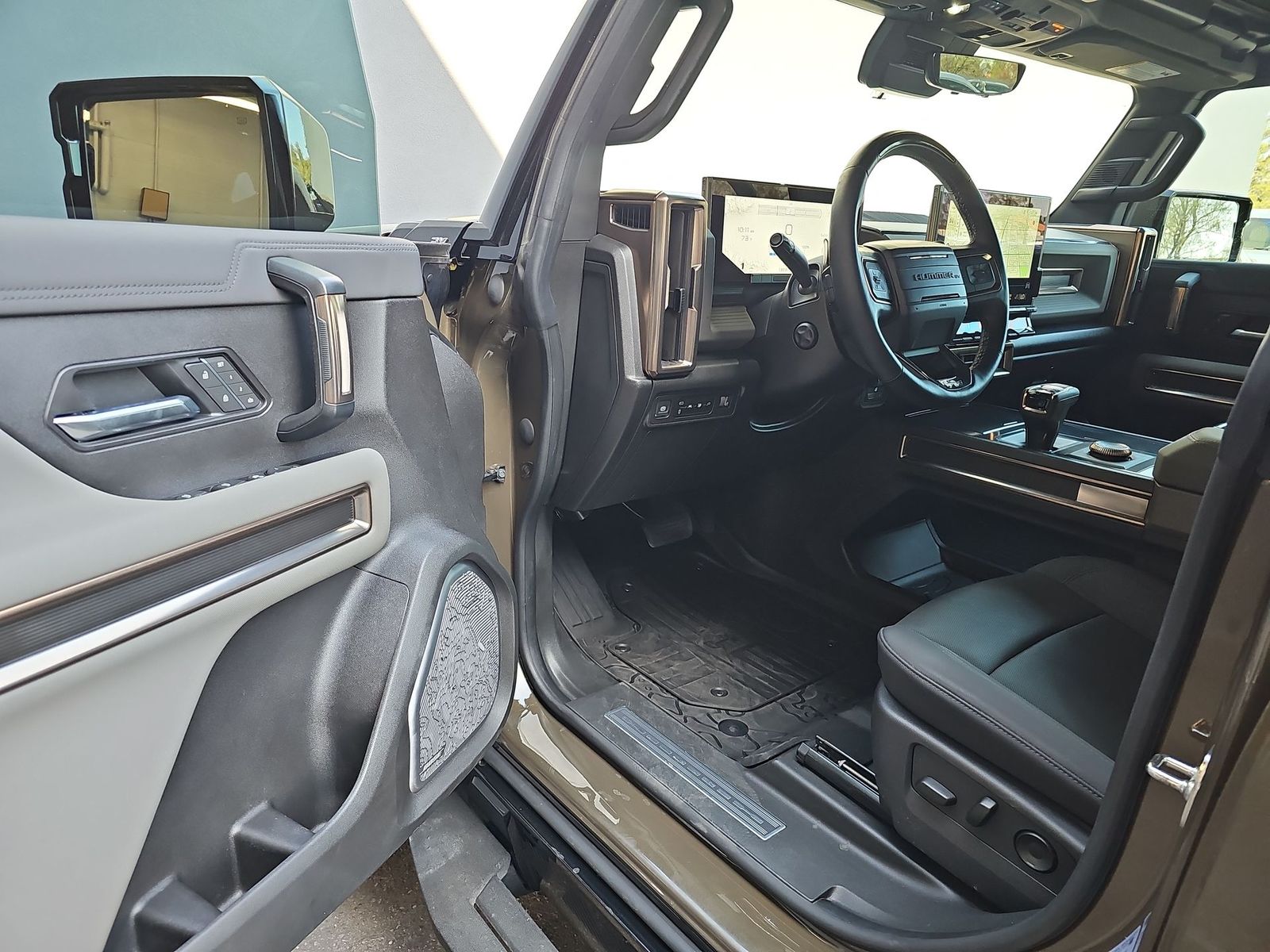 Thumbnail: 2025 GMC Hummer EV - 10