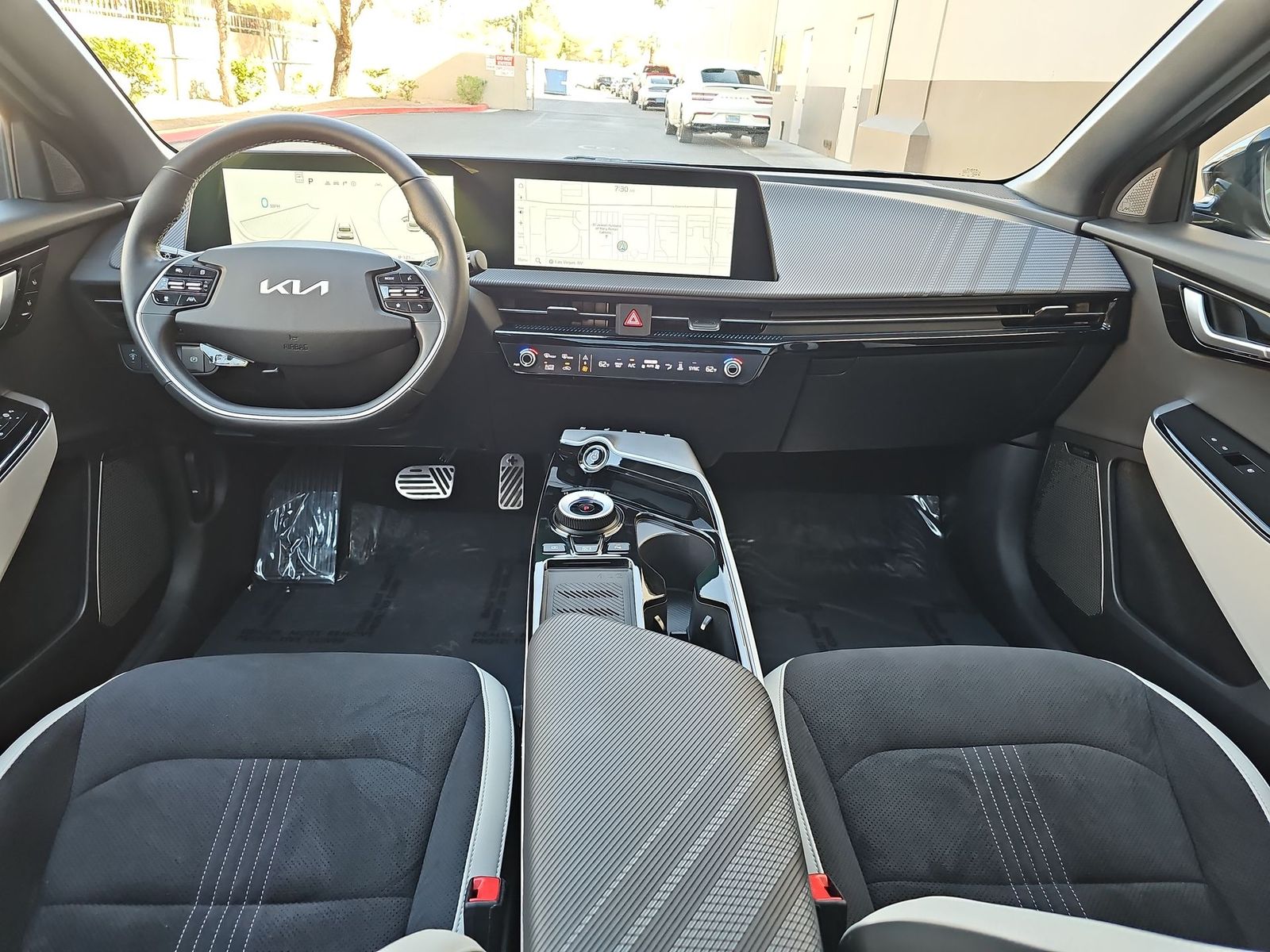 Thumbnail: 2023 Kia EV6 - 14