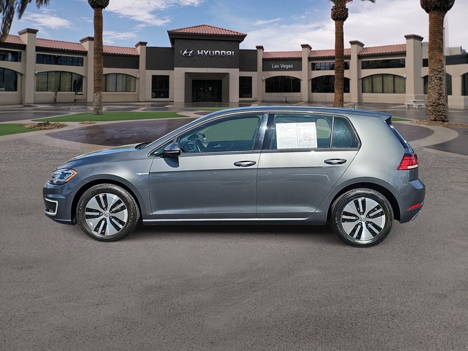 Thumbnail: 2018 Volkswagen e-Golf - 5