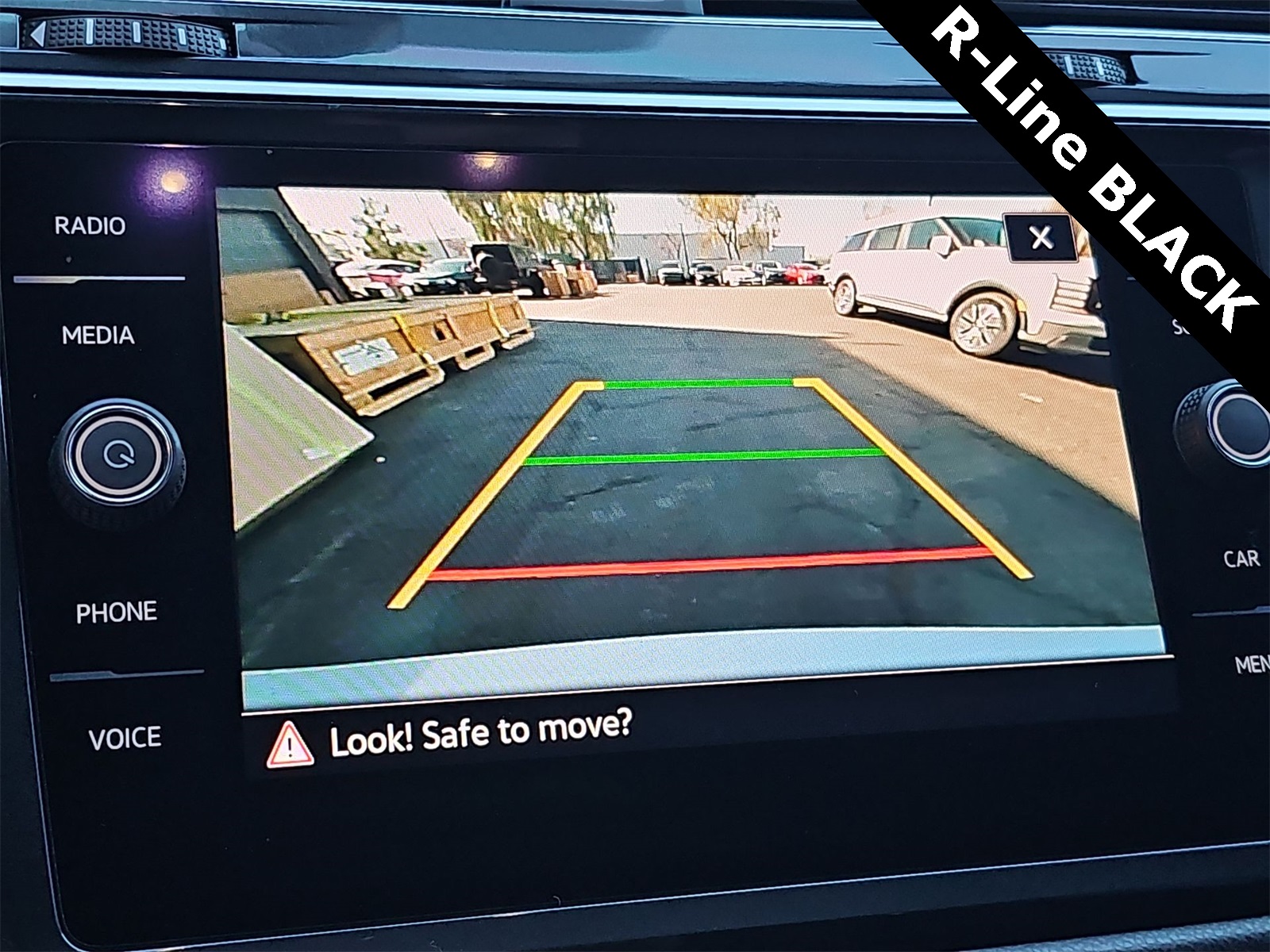 Thumbnail: 2021 Volkswagen Tiguan - 24