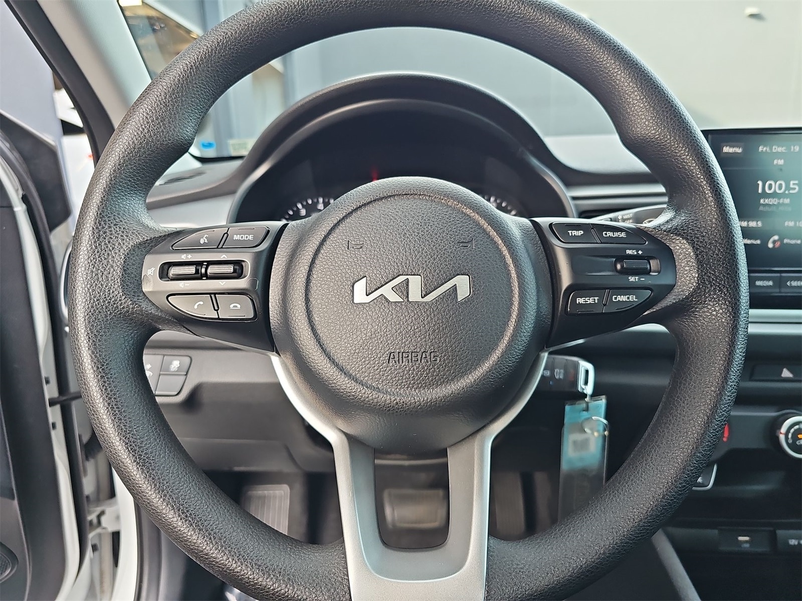 Thumbnail: 2023 Kia Rio - 19