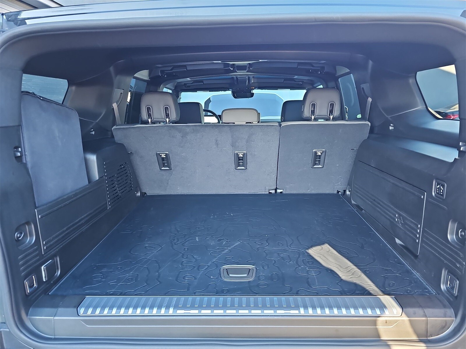 Thumbnail: 2024 GMC Hummer EV - 23