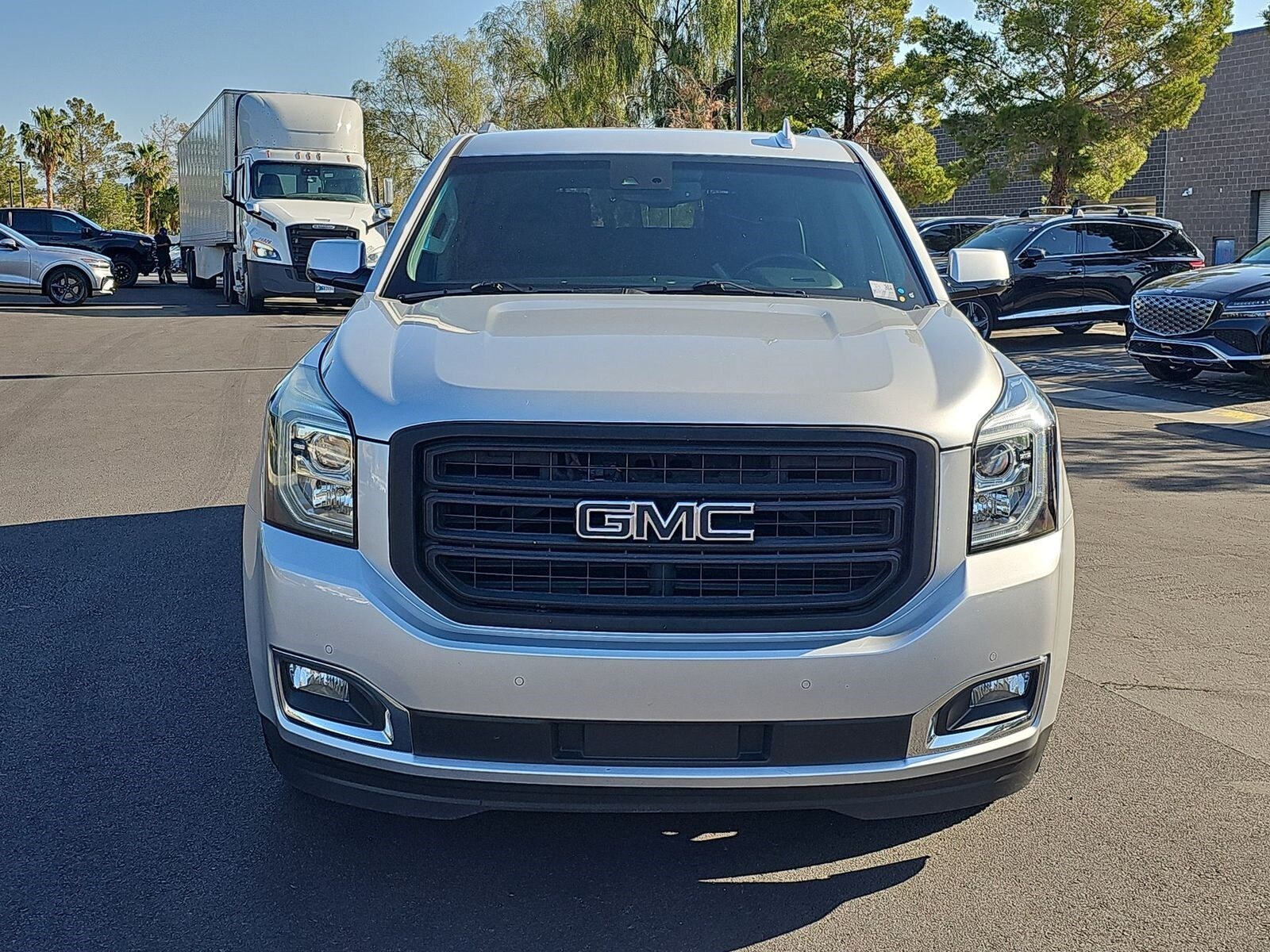 Thumbnail: 2017 GMC Yukon XL - 4