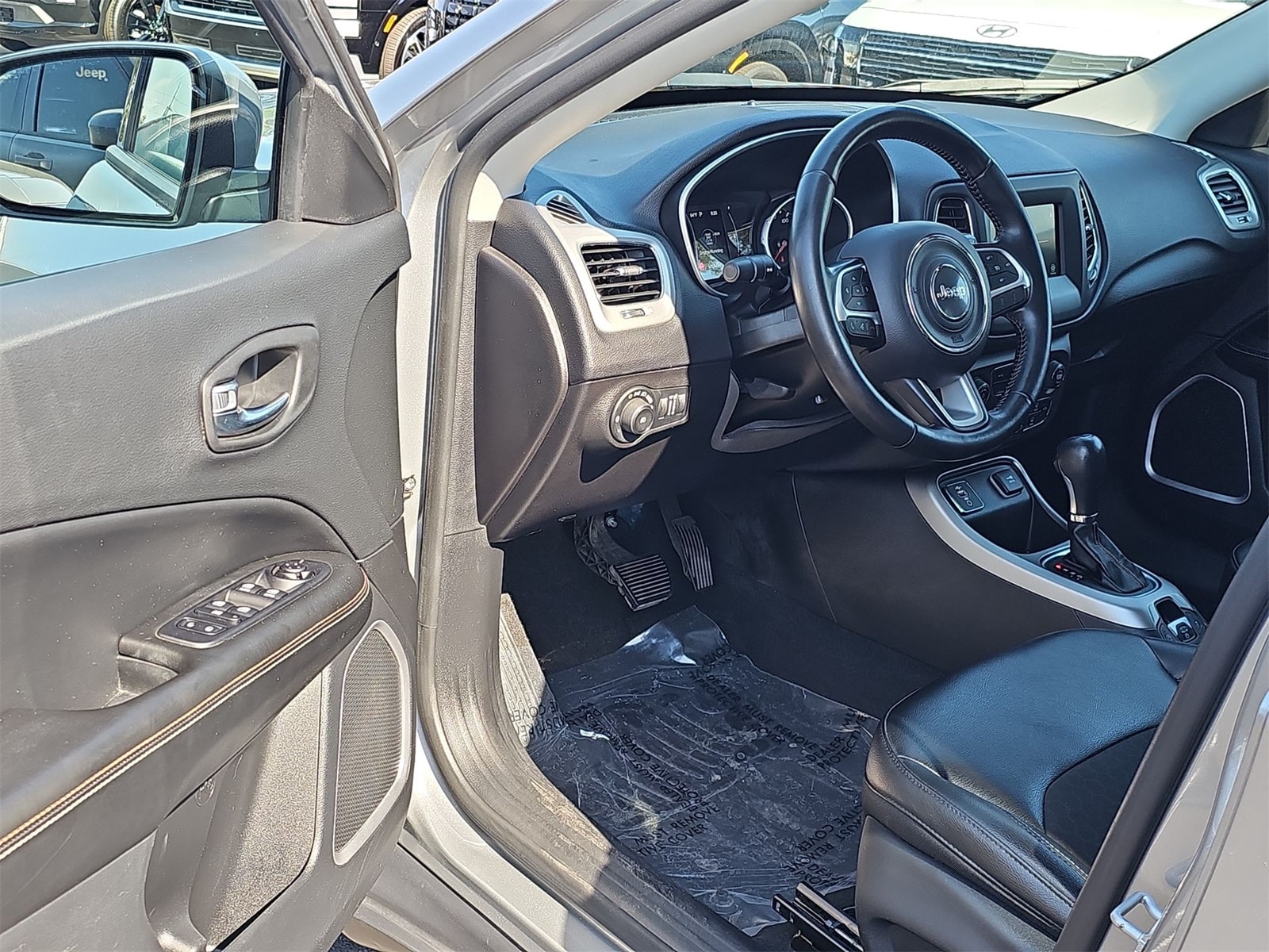 Thumbnail: 2020 Jeep Compass - 10