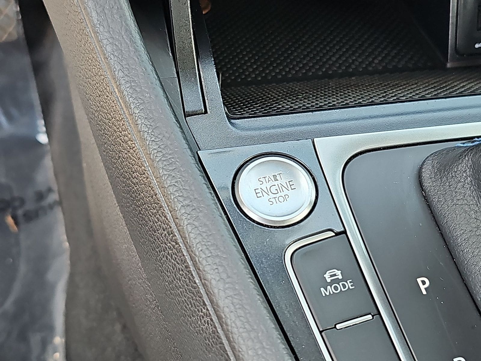 Thumbnail: 2018 Volkswagen e-Golf - 24