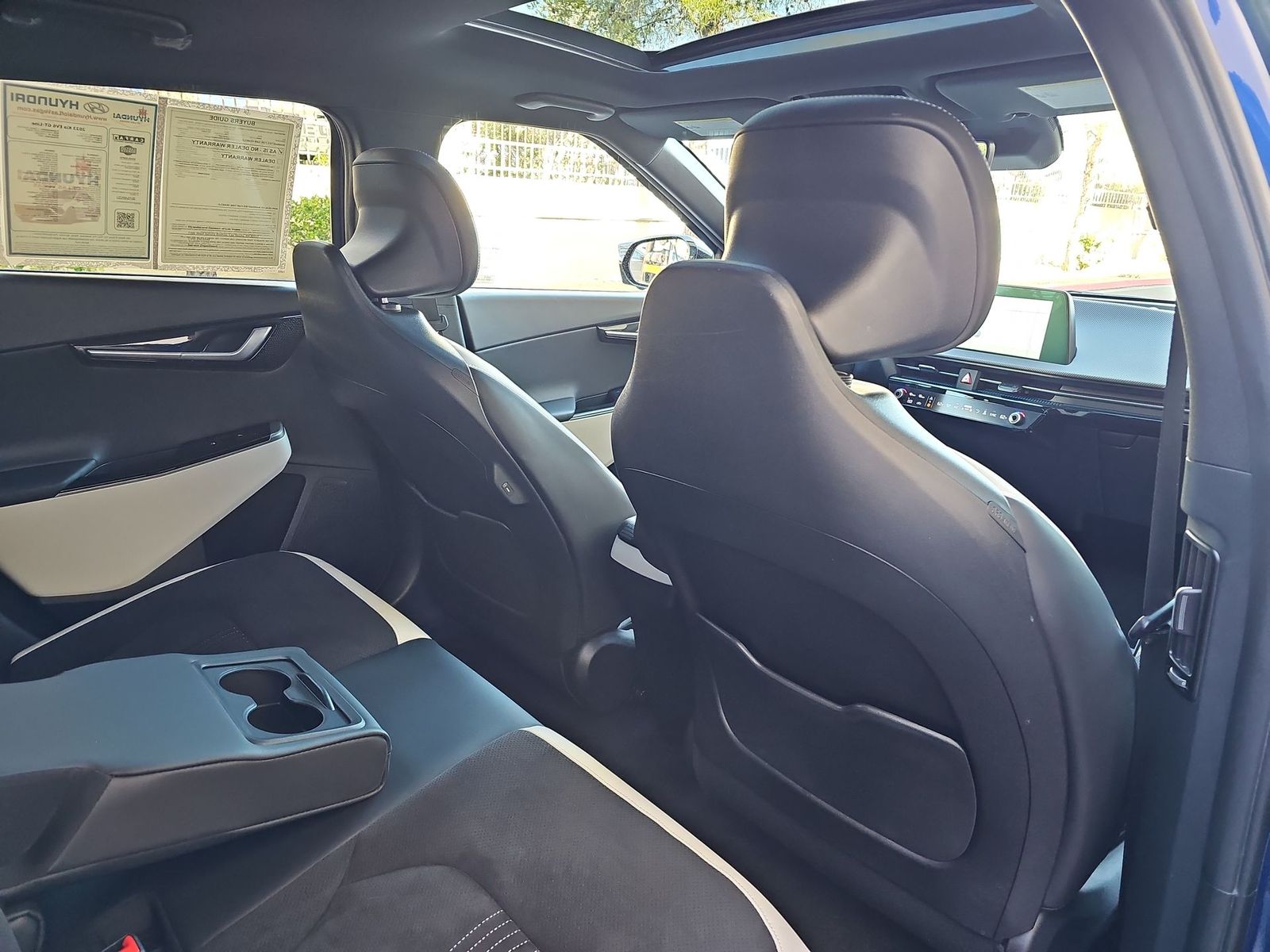 Thumbnail: 2023 Kia EV6 - 16