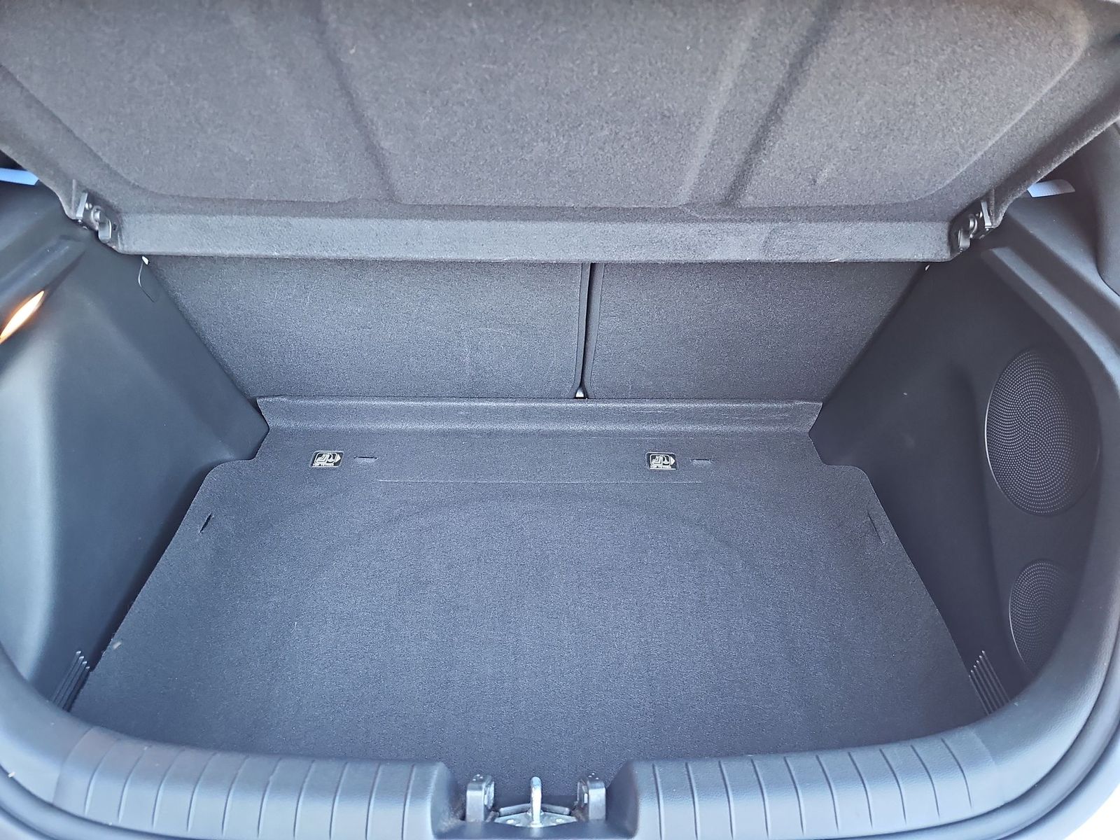 Thumbnail: 2022 Hyundai Veloster - 23