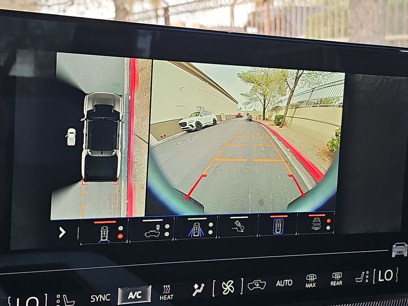 Thumbnail: 2024 GMC Hummer EV - 26