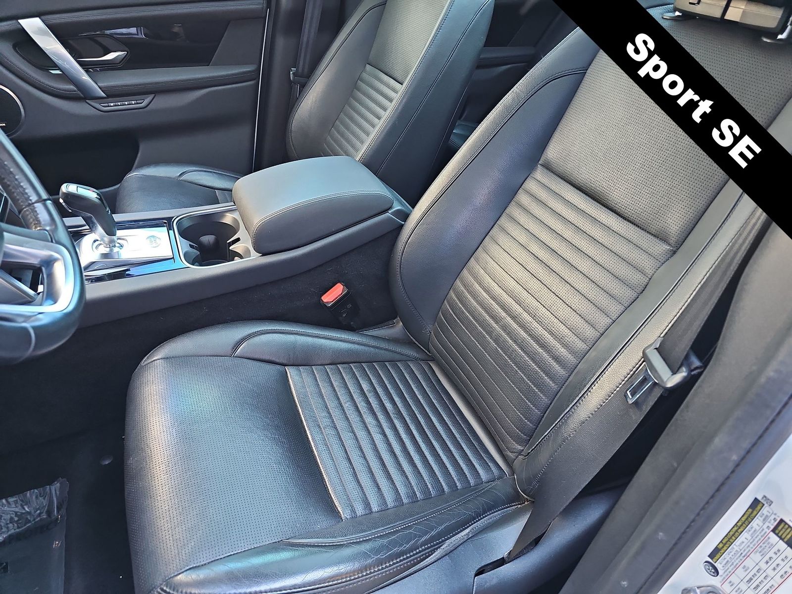 Thumbnail: 2020 Land Rover Discovery Sport - 15