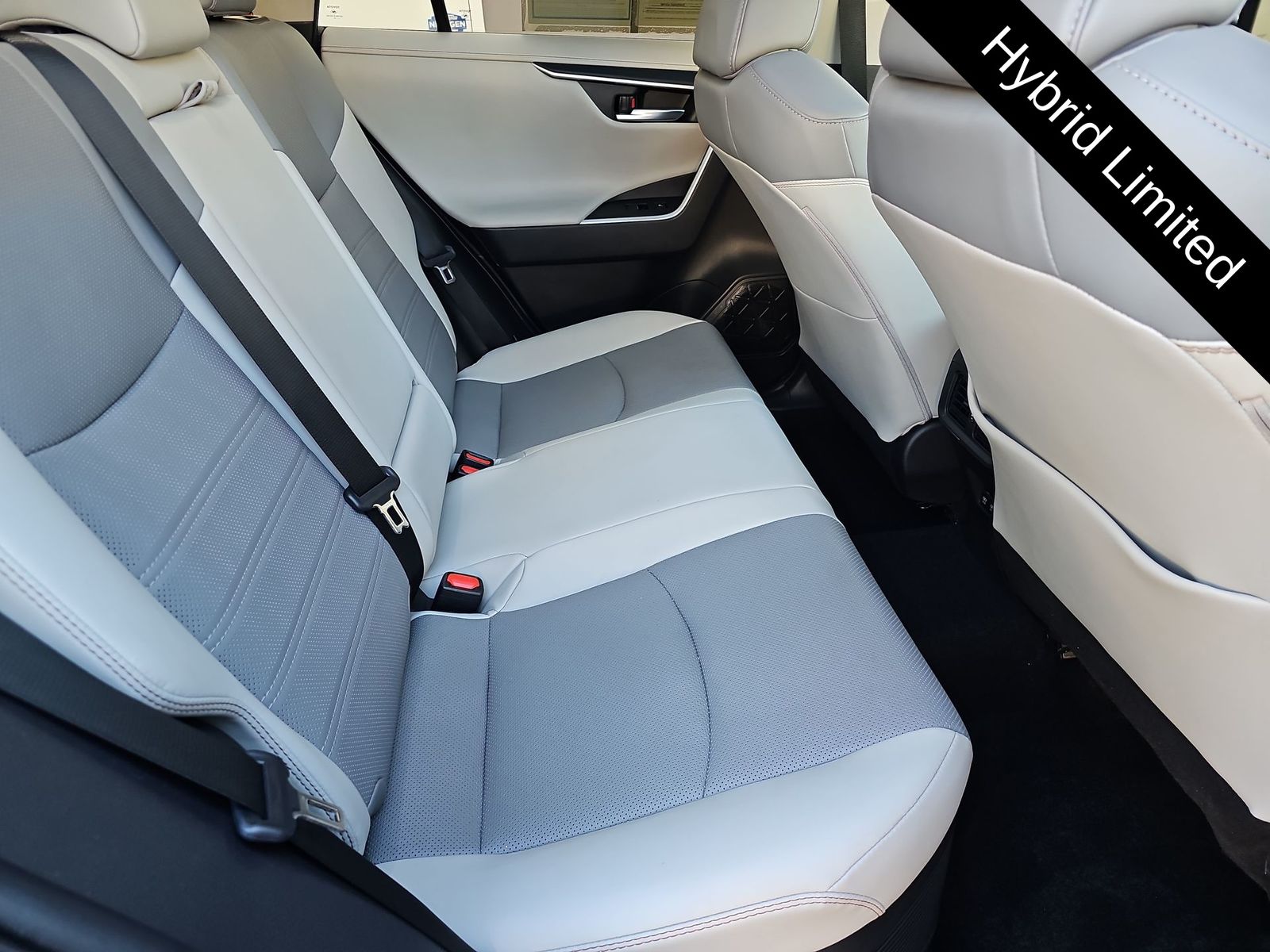 Thumbnail: 2021 Toyota RAV4 - 16