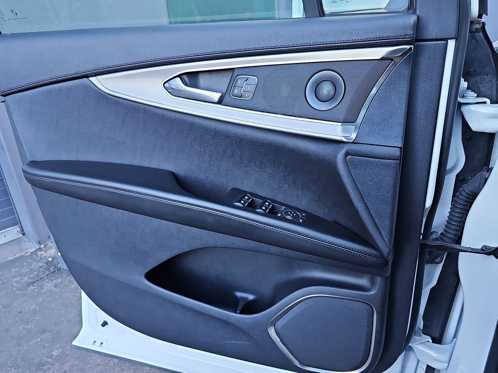 Thumbnail: 2020 Lincoln Nautilus - 28