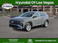 SUV Hyundai Tucson SE con tracción delantera, modelo 2026