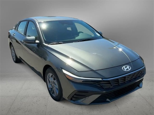 Thumbnail: 2024 Hyundai Elantra - 3