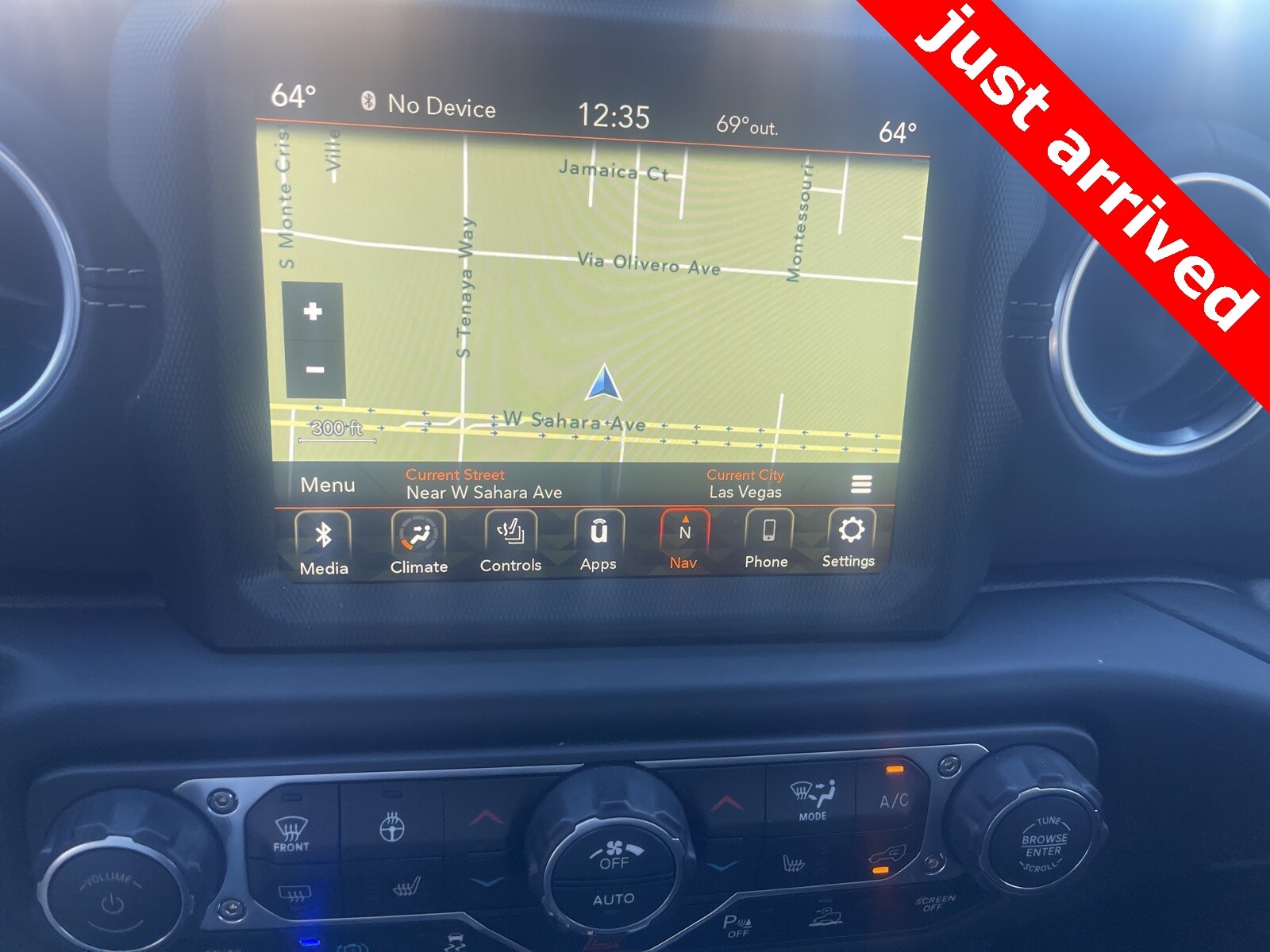 Thumbnail: 2022 Jeep Wrangler - 10