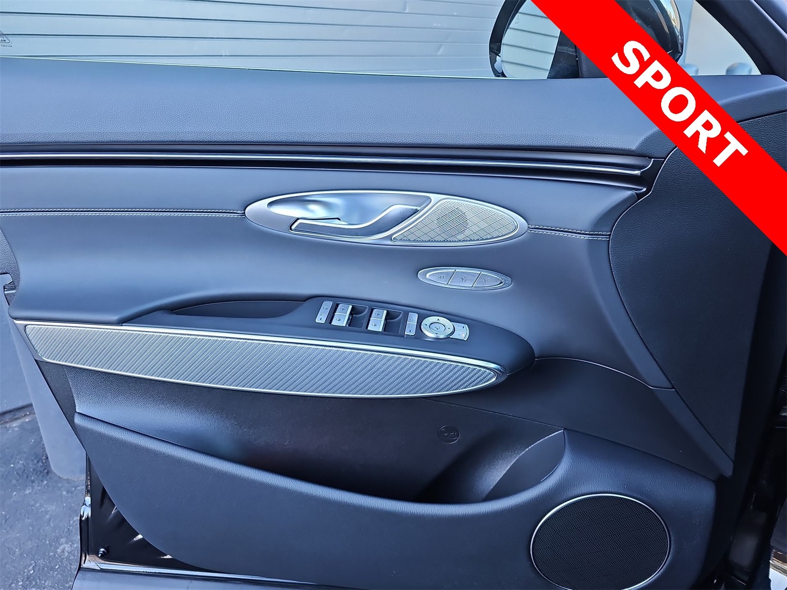 Thumbnail: 2022 Genesis GV70 - 28