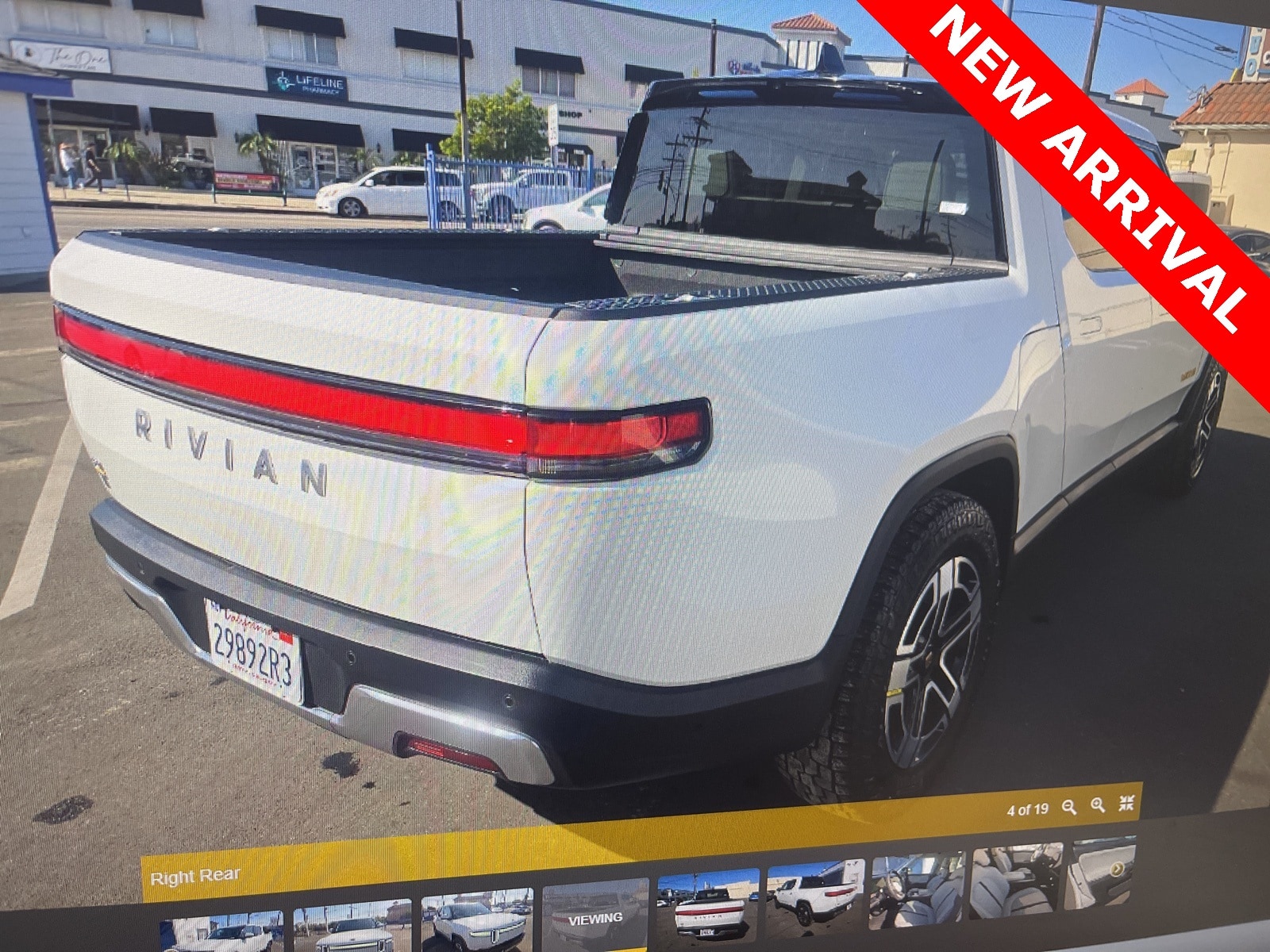 Thumbnail: 2022 Rivian R1T - 3