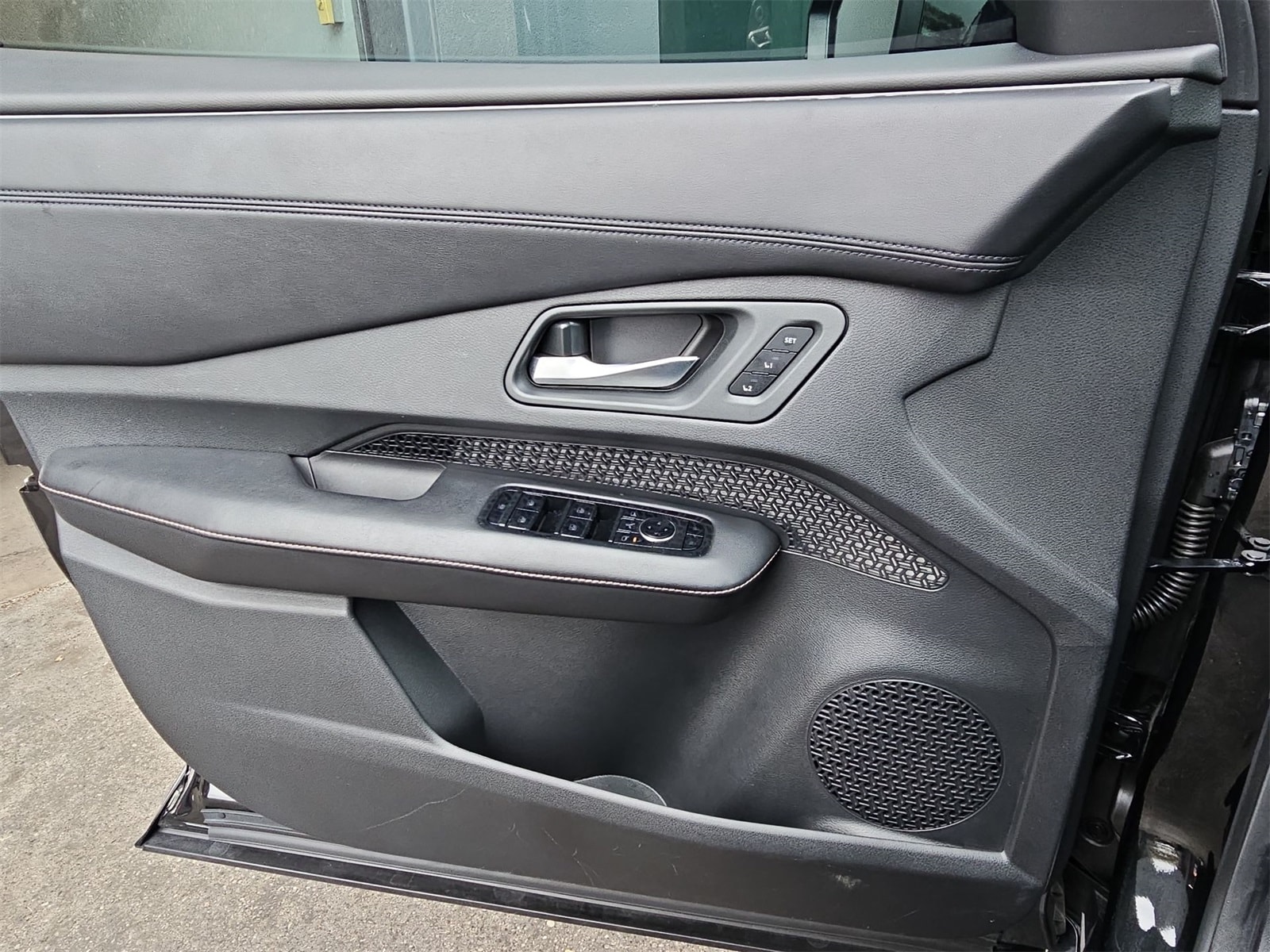 Thumbnail: 2023 Nissan Ariya - 28