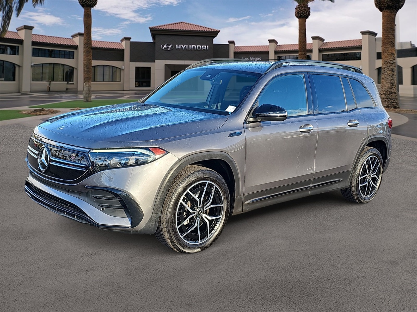 Thumbnail: 2022 Mercedes-Benz EQB - 4