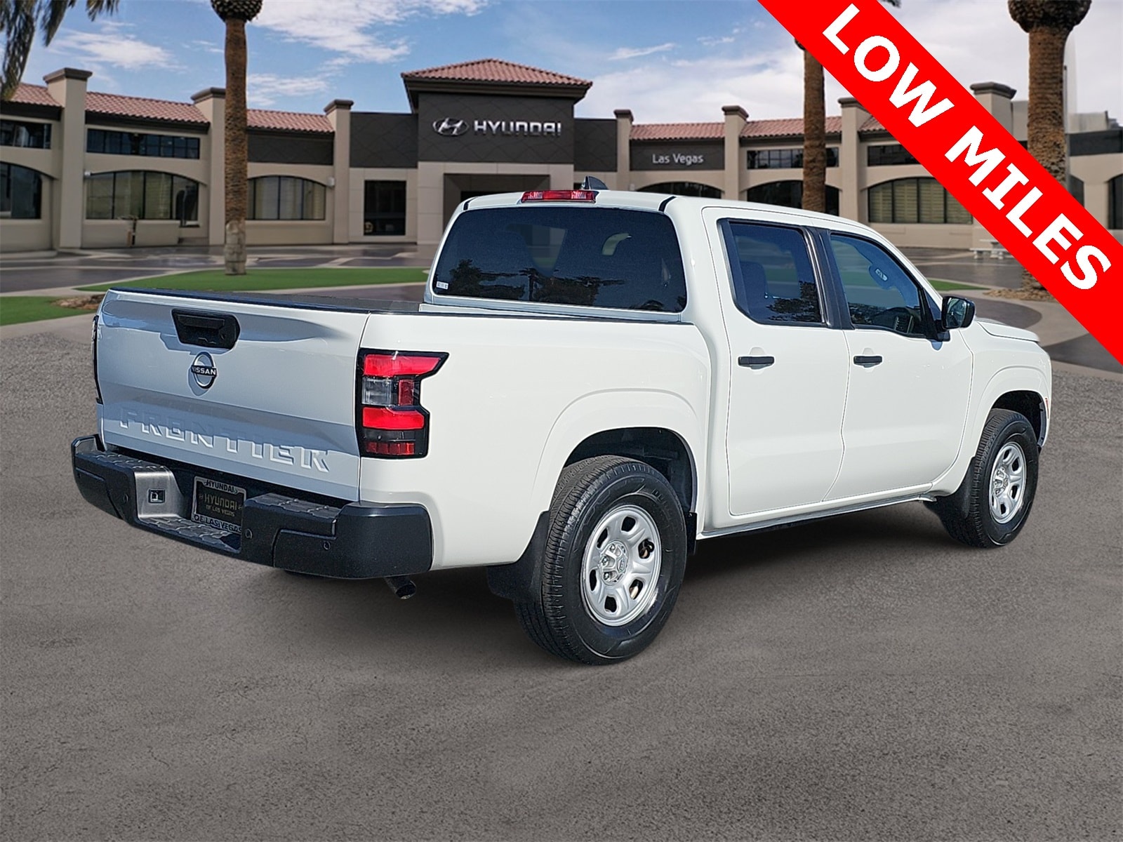 Thumbnail: 2023 Nissan Frontier - 8