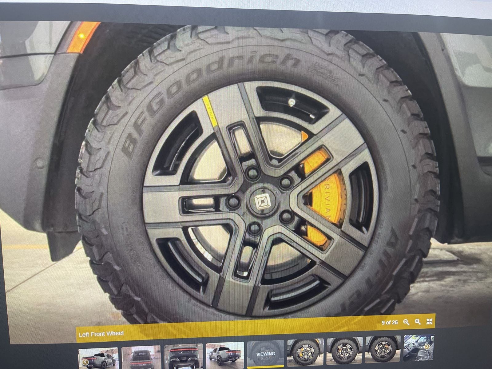 Thumbnail: 2022 Rivian R1T - 8