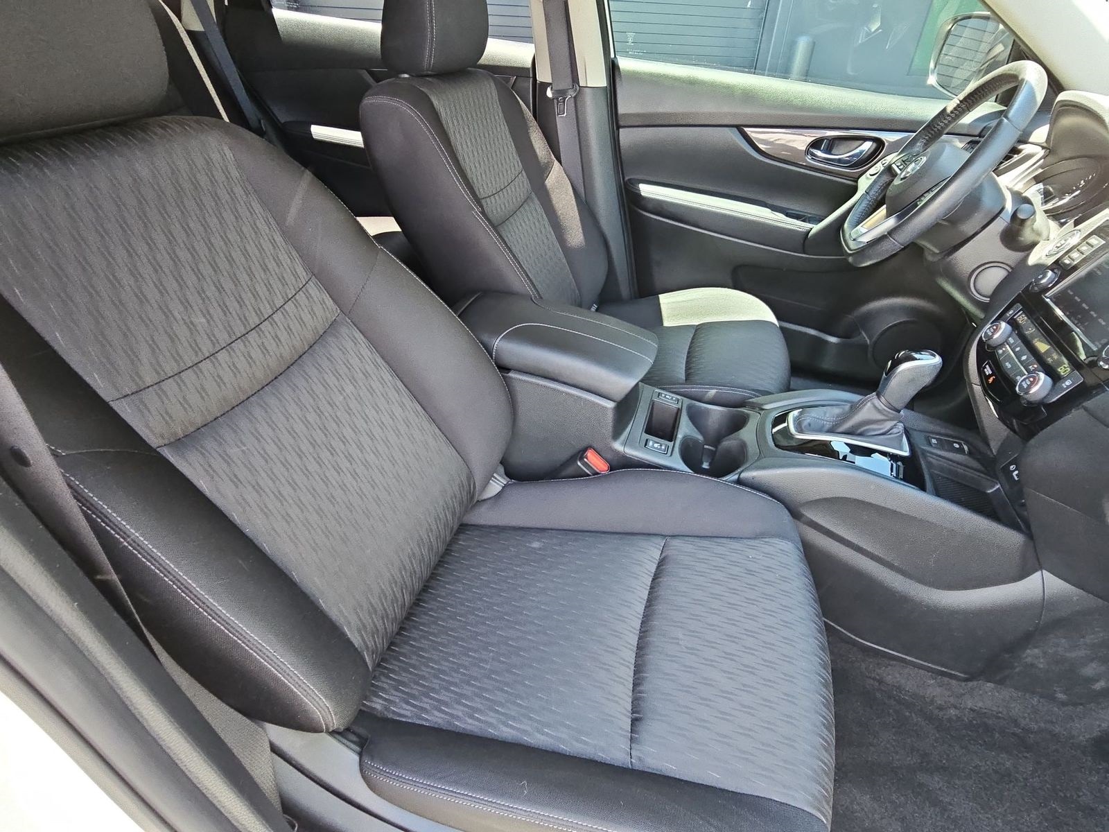 Thumbnail: 2019 Nissan Rogue - 19