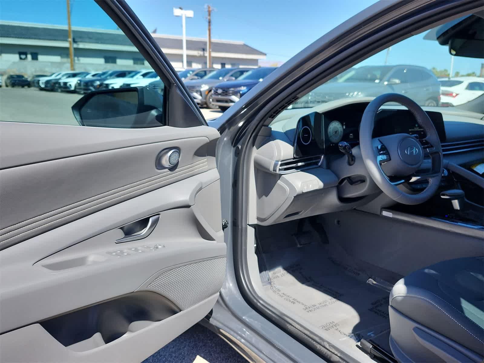 Thumbnail: 2025 Hyundai Elantra - 10