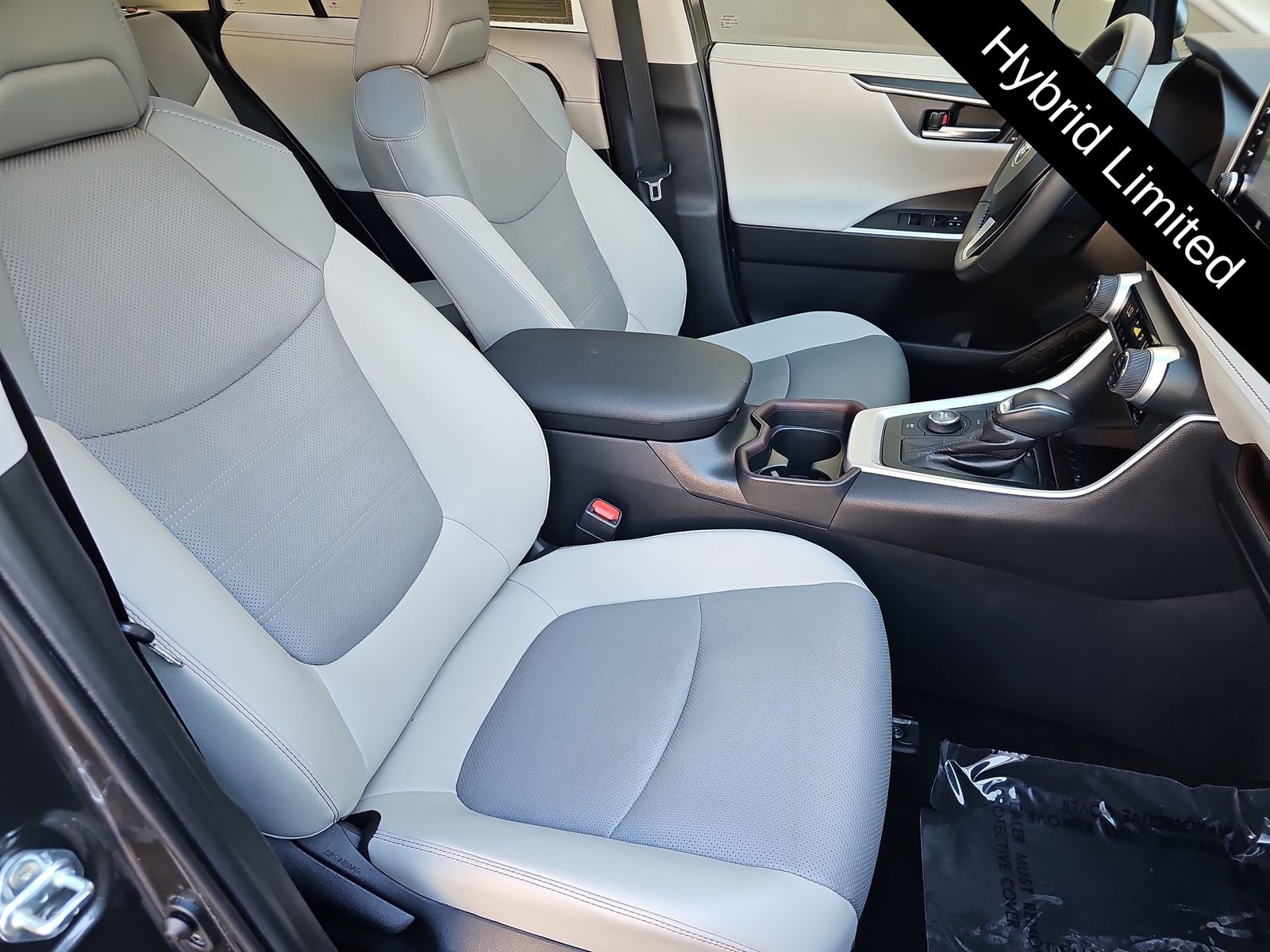 Thumbnail: 2021 Toyota RAV4 - 17
