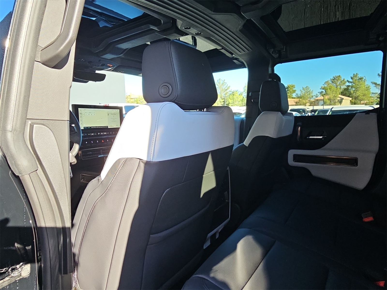 Thumbnail: 2025 GMC Hummer EV - 16