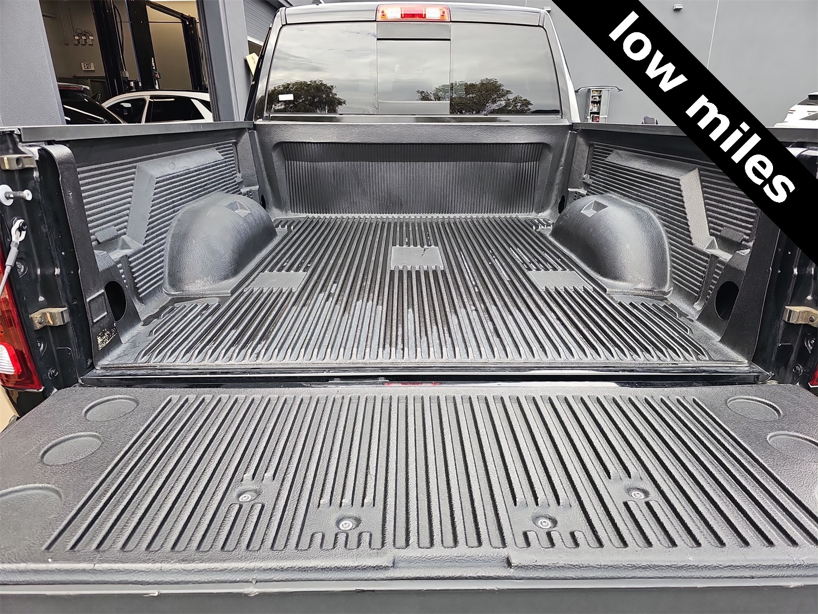 Thumbnail: 2020 RAM 1500 Classic - 23