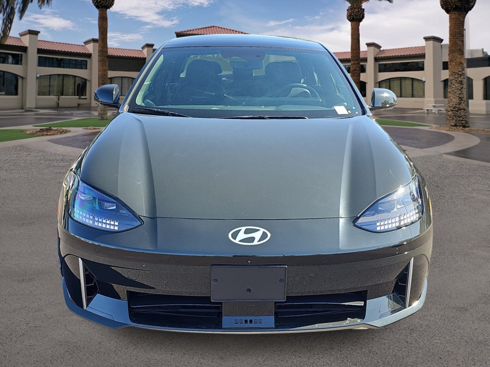 Thumbnail: 2023 Hyundai Ioniq 6 - 4
