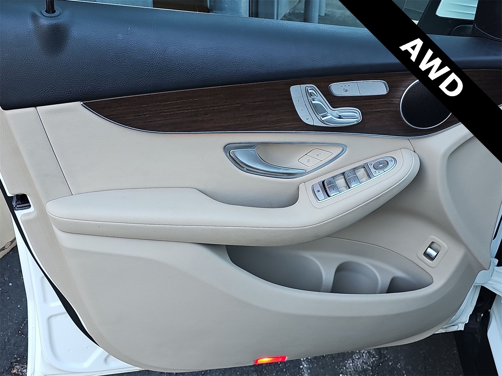 Thumbnail: 2022 Mercedes-Benz GLC - 27