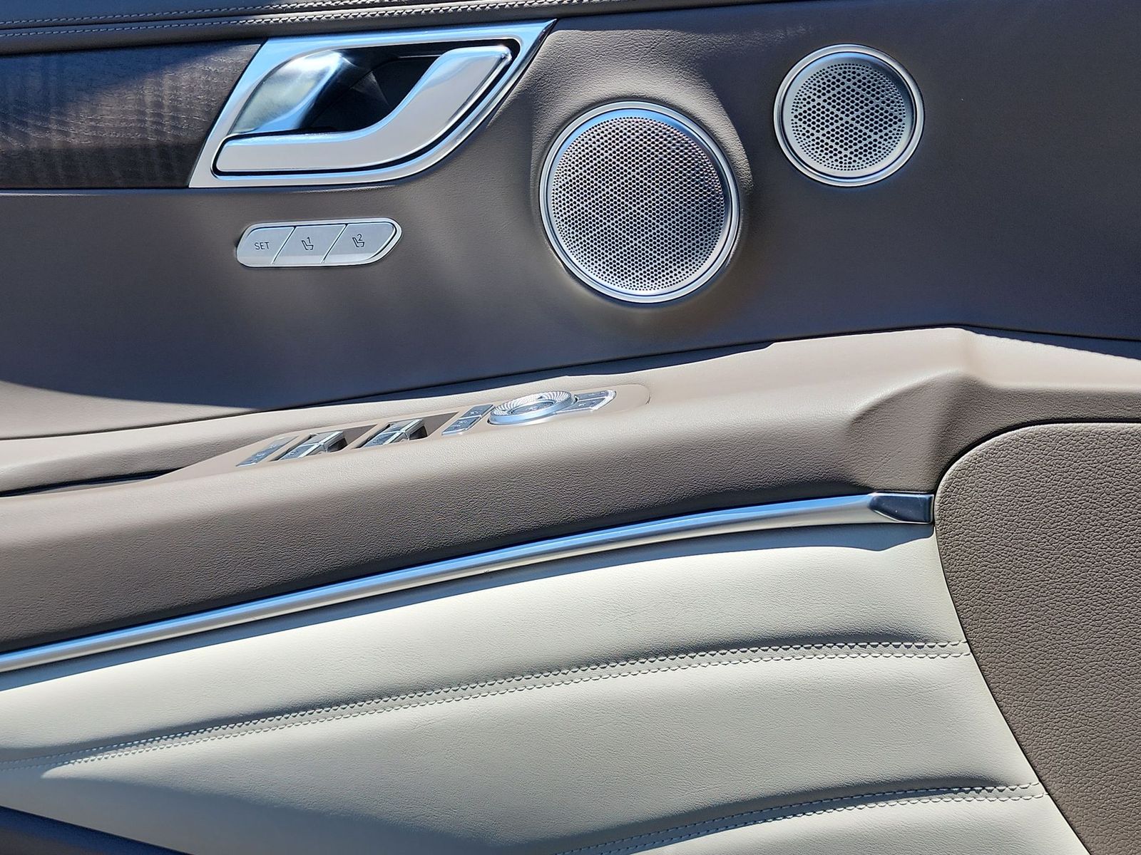 Thumbnail: 2023 Genesis GV80 - 28