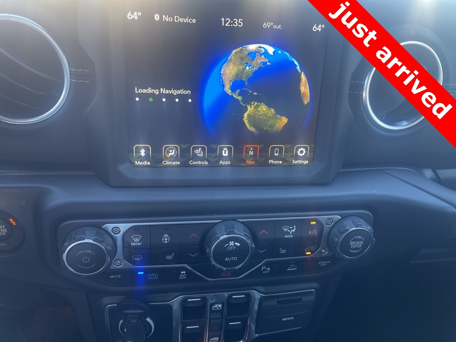 Thumbnail: 2022 Jeep Wrangler - 9