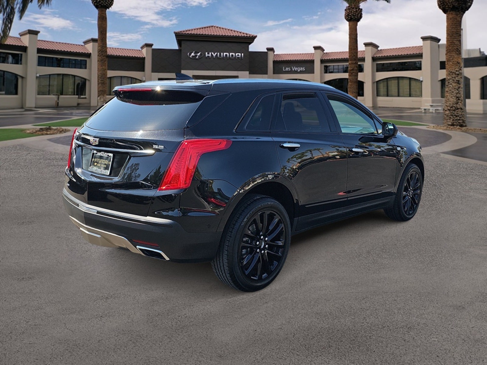 Thumbnail: 2017 Cadillac XT5 - 9