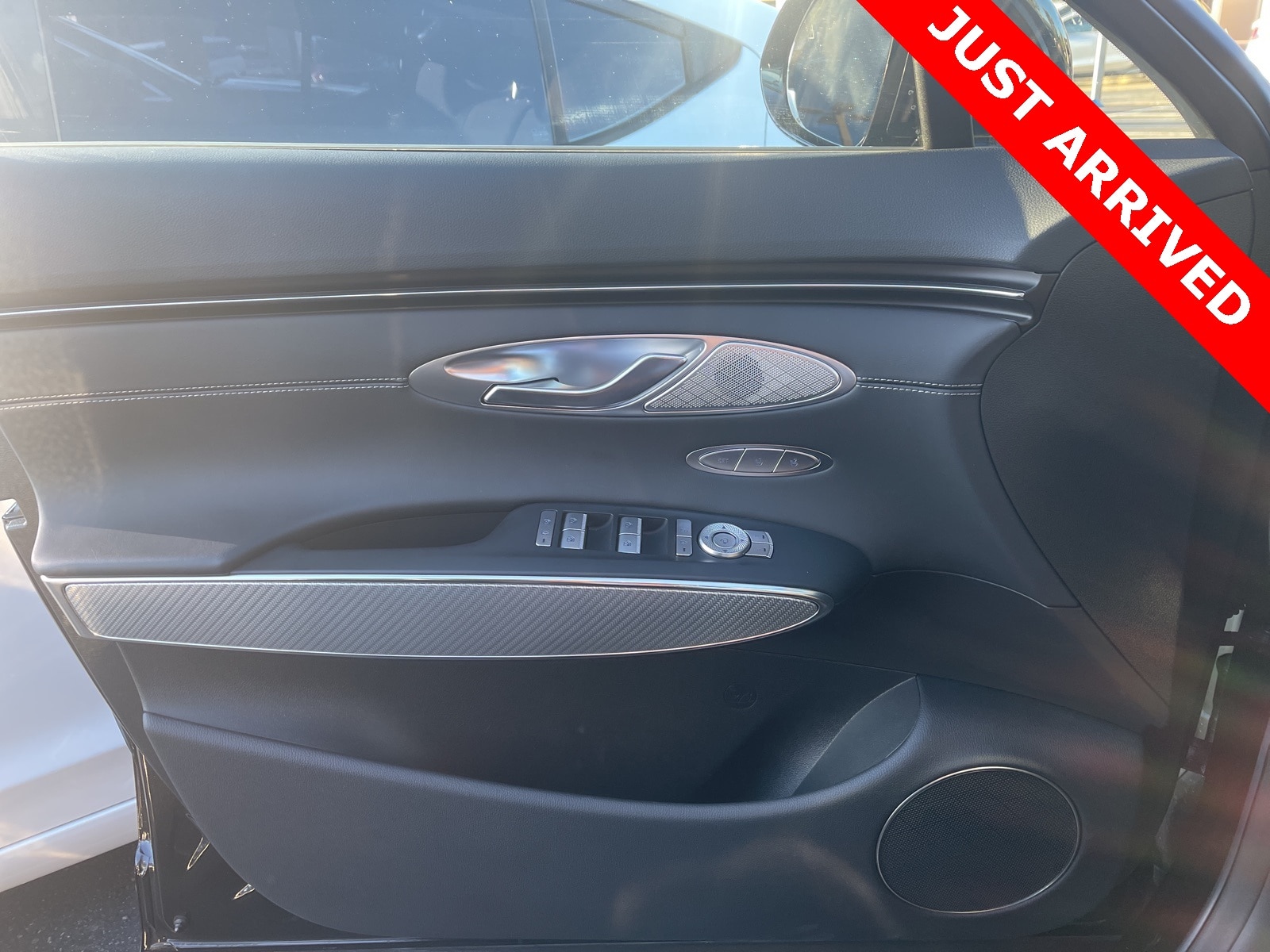 Thumbnail: 2022 Genesis GV70 - 9