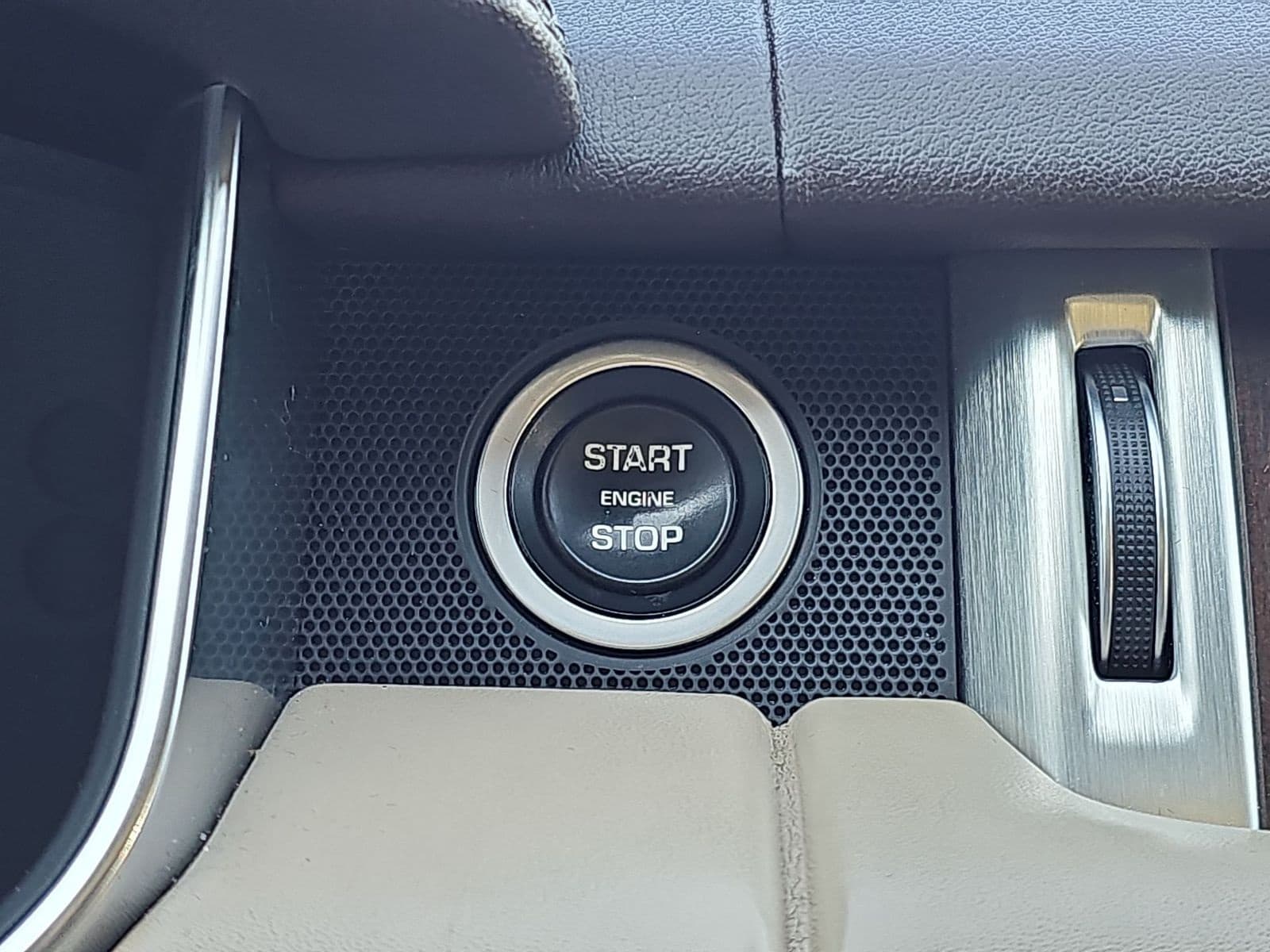 Thumbnail: 2016 Land Rover Range Rover - 25