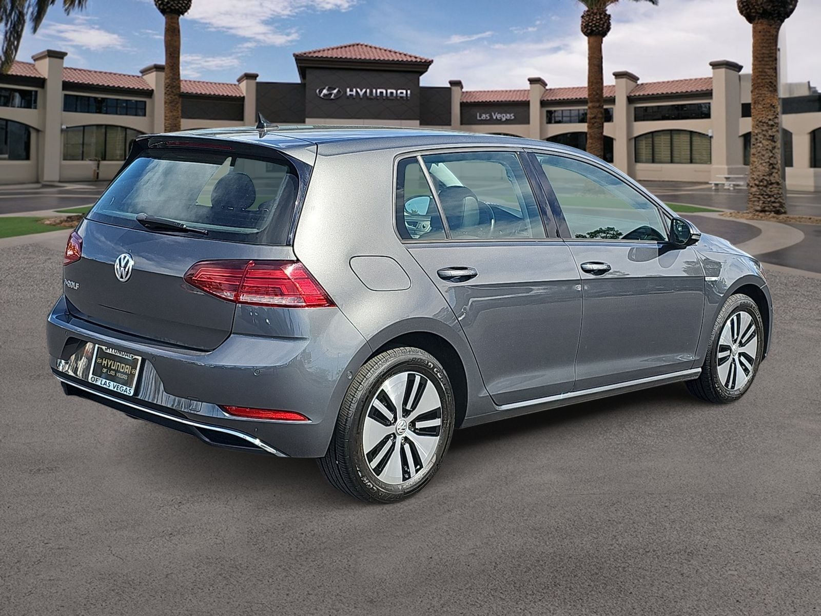 Thumbnail: 2018 Volkswagen e-Golf - 8