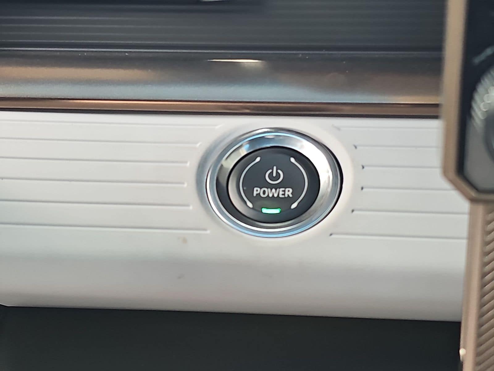 Thumbnail: 2024 GMC Hummer EV - 24