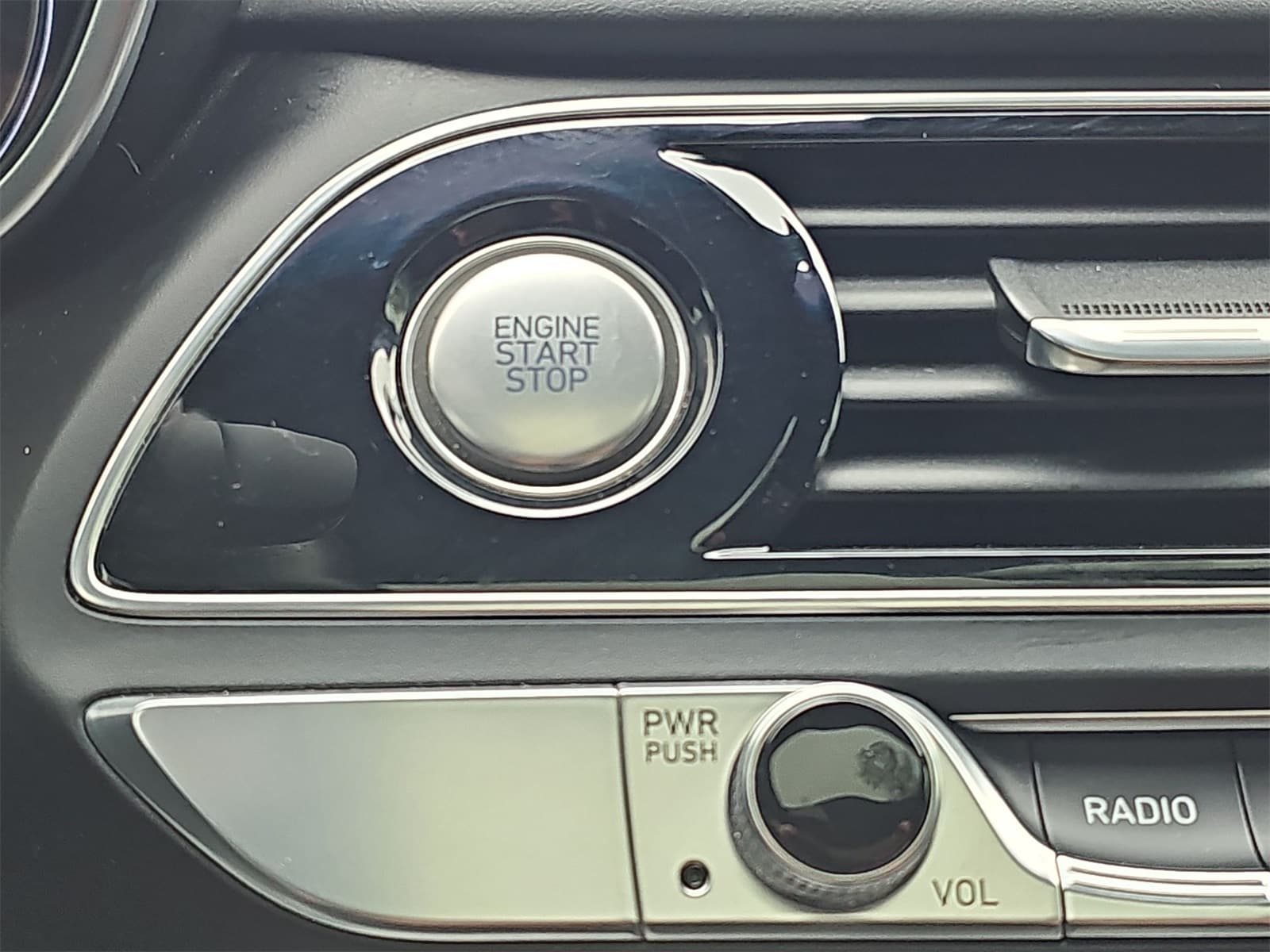 Thumbnail: 2019 Genesis G70 - 24