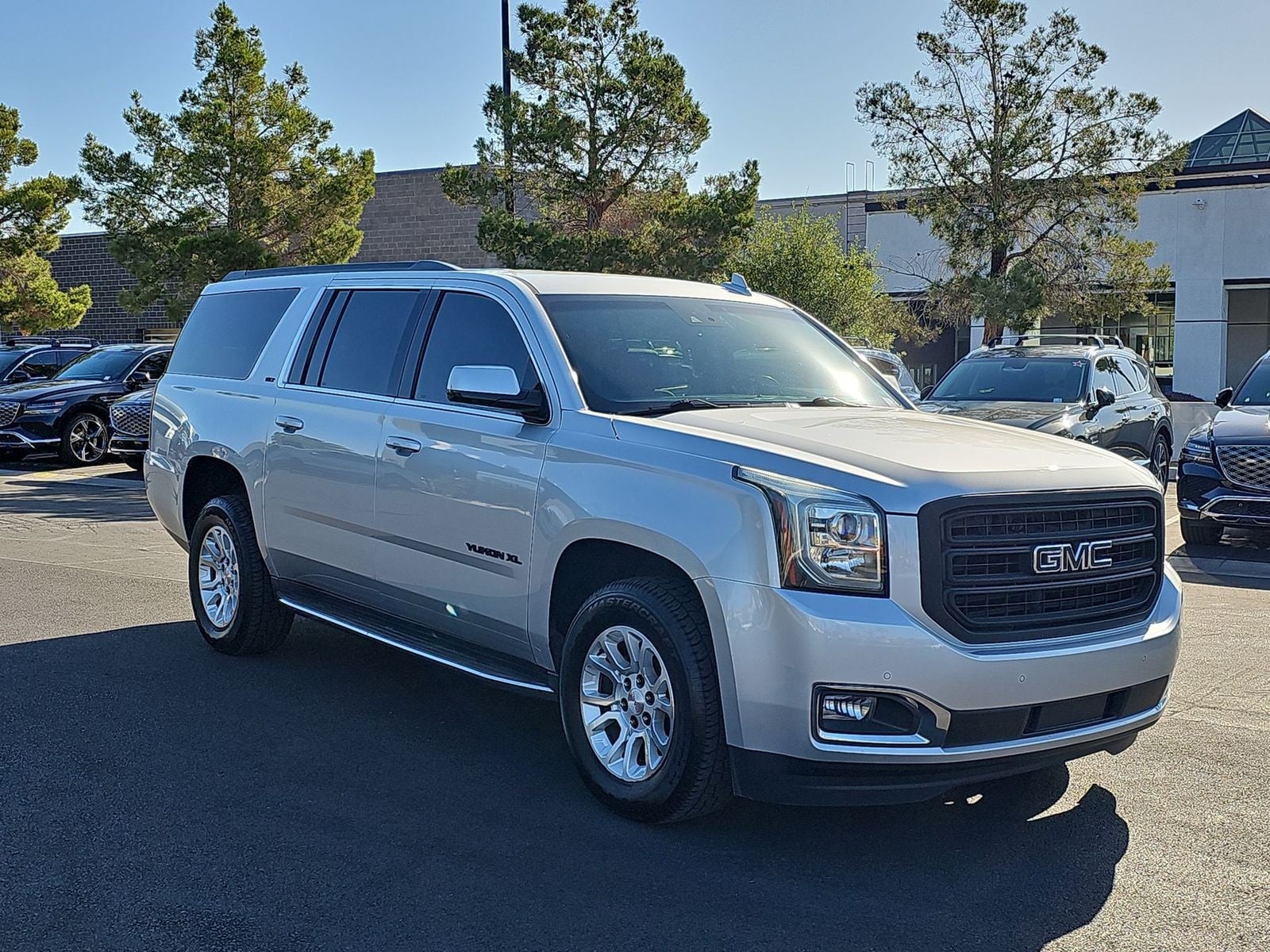 Thumbnail: 2017 GMC Yukon XL - 3