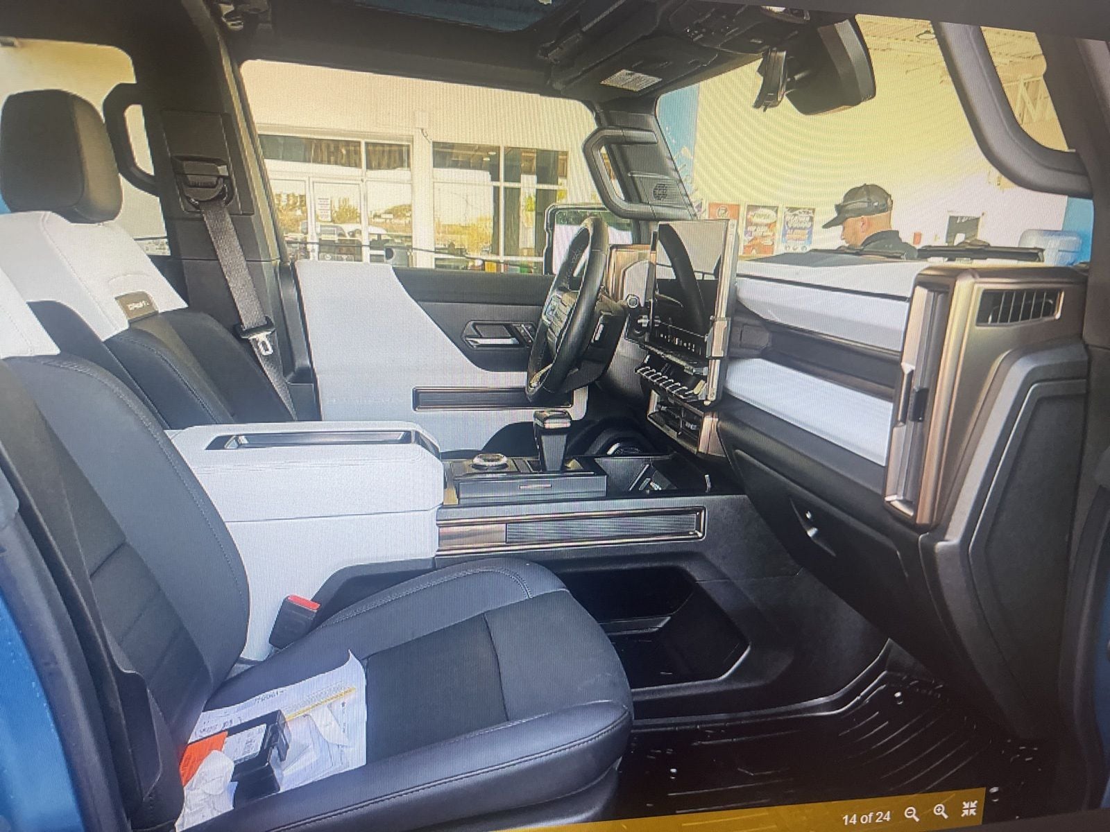 Thumbnail: 2024 GMC Hummer EV - 10