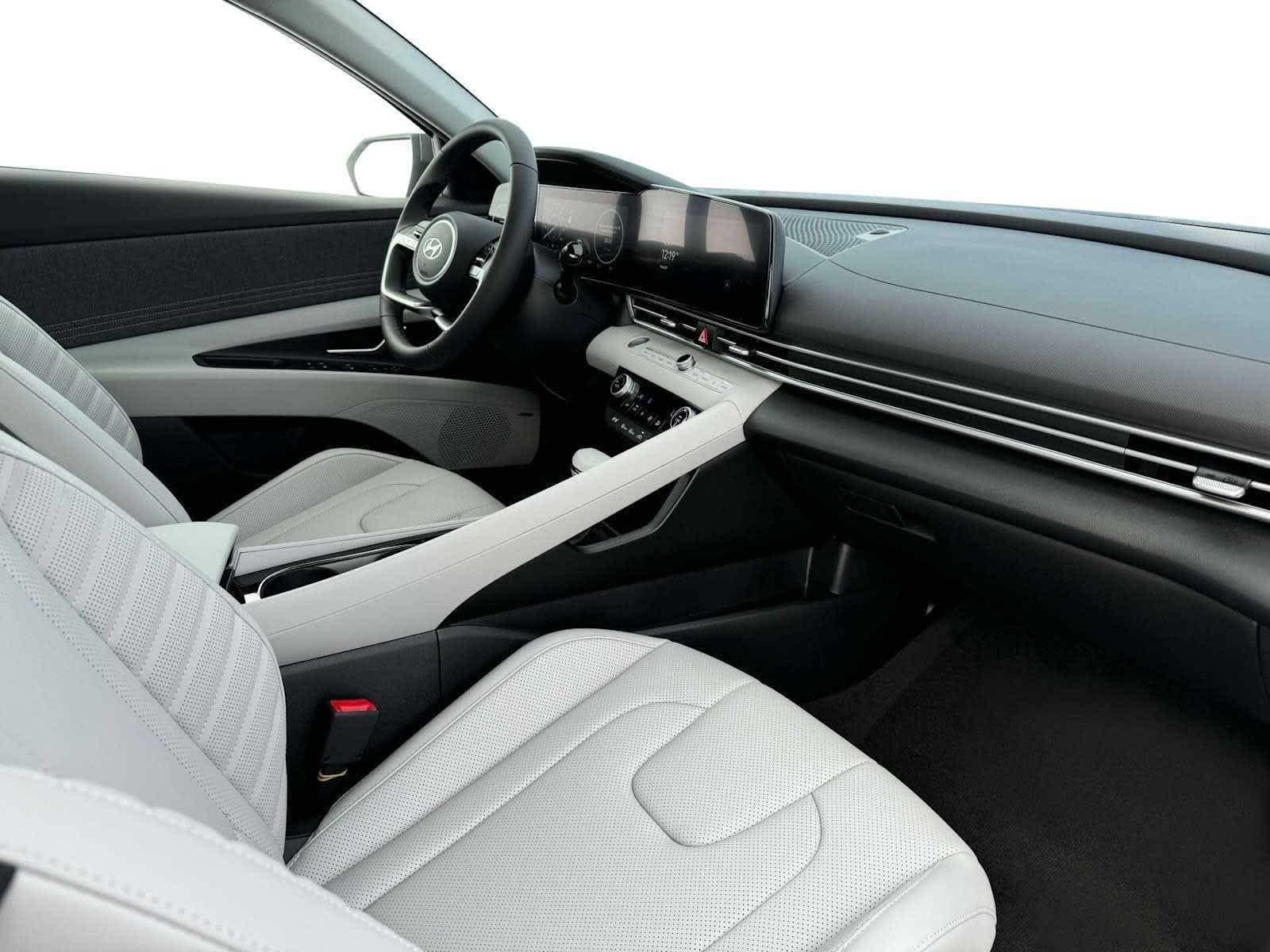 Thumbnail: 2025 Hyundai Elantra - 15