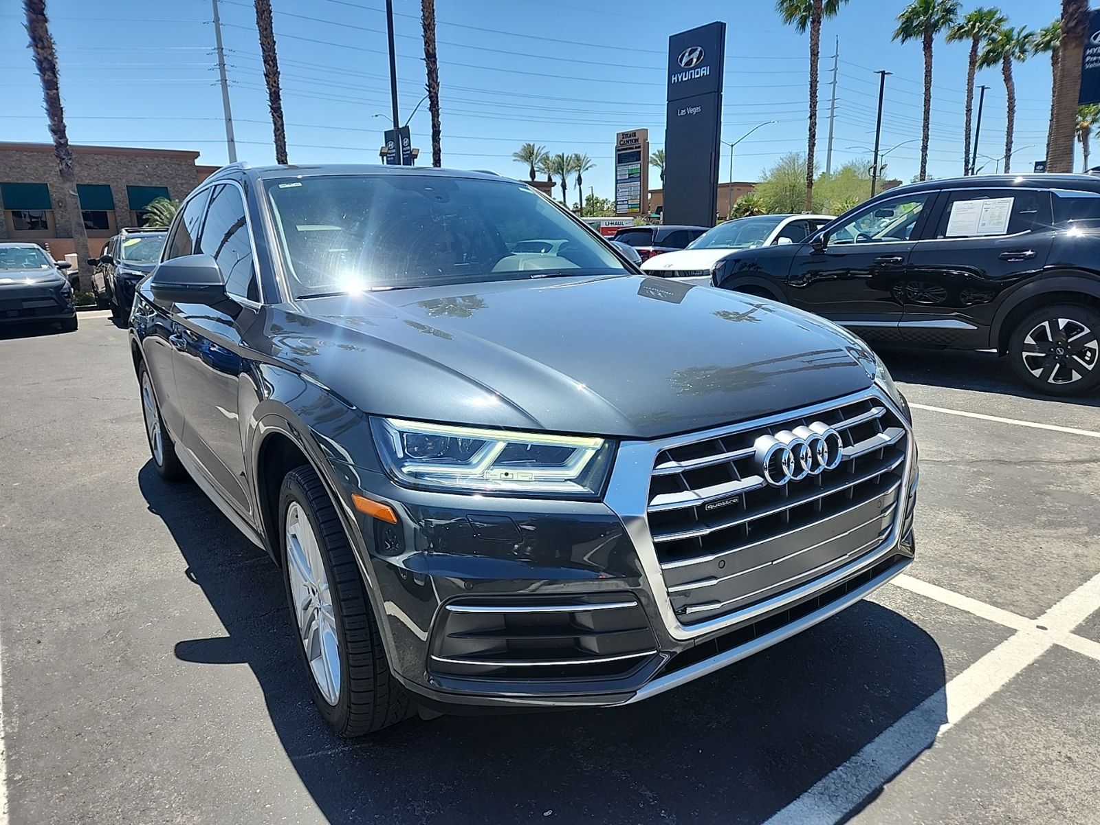 2019 Audi Q5 2.0T quattro S tronic Premium Plus's photo