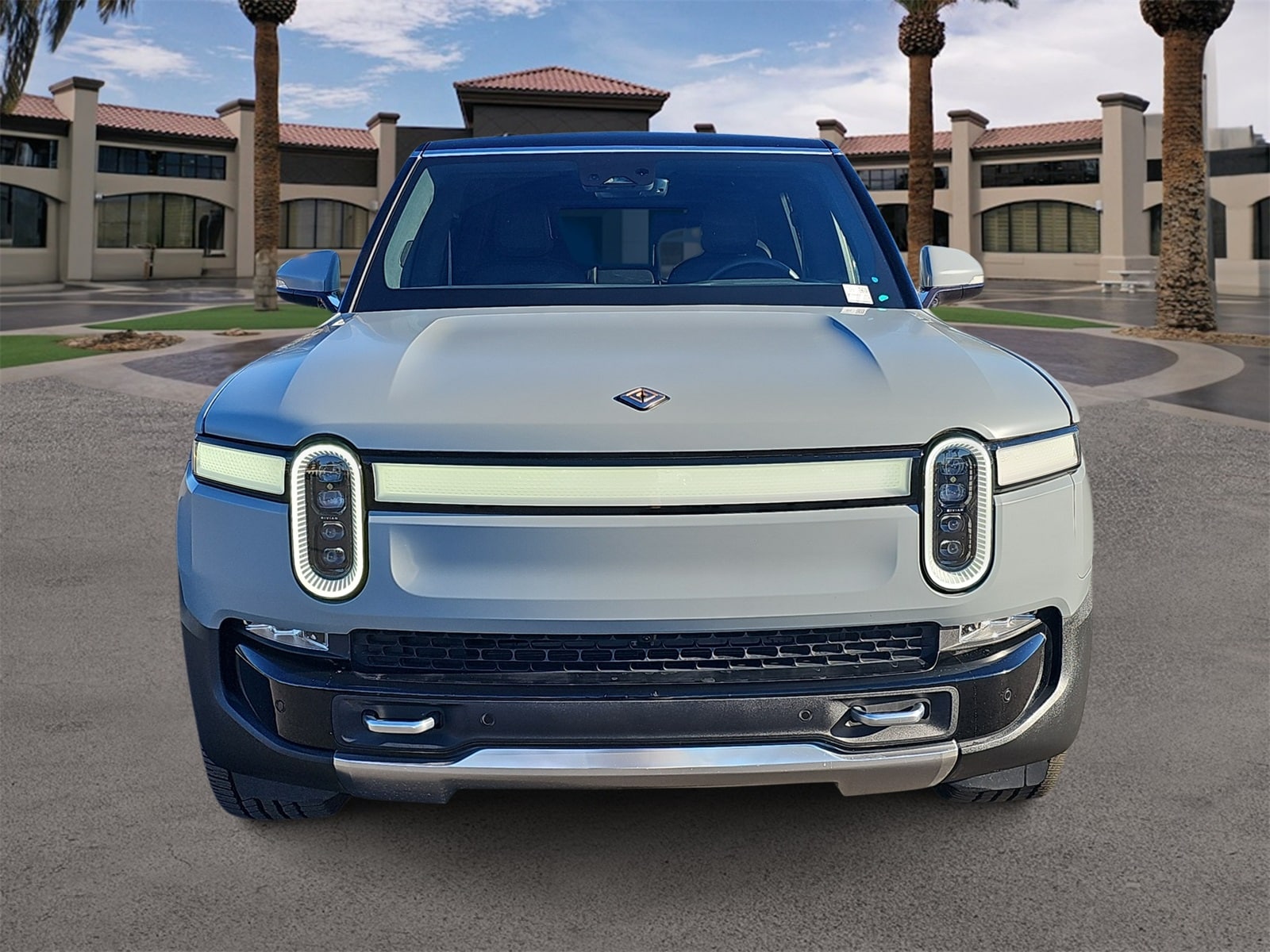 Thumbnail: 2023 Rivian R1S - 3
