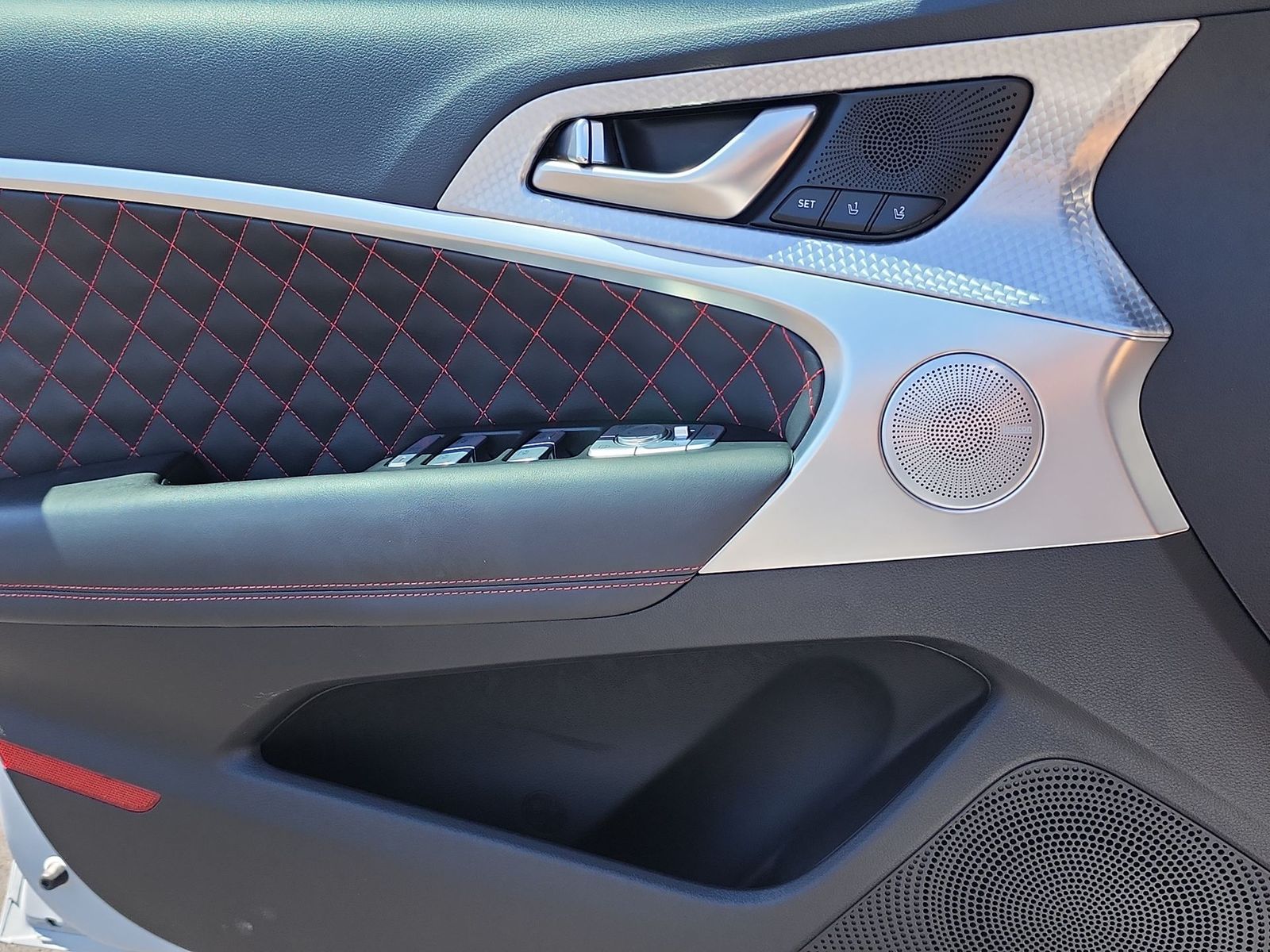 Thumbnail: 2023 Genesis G70 - 28