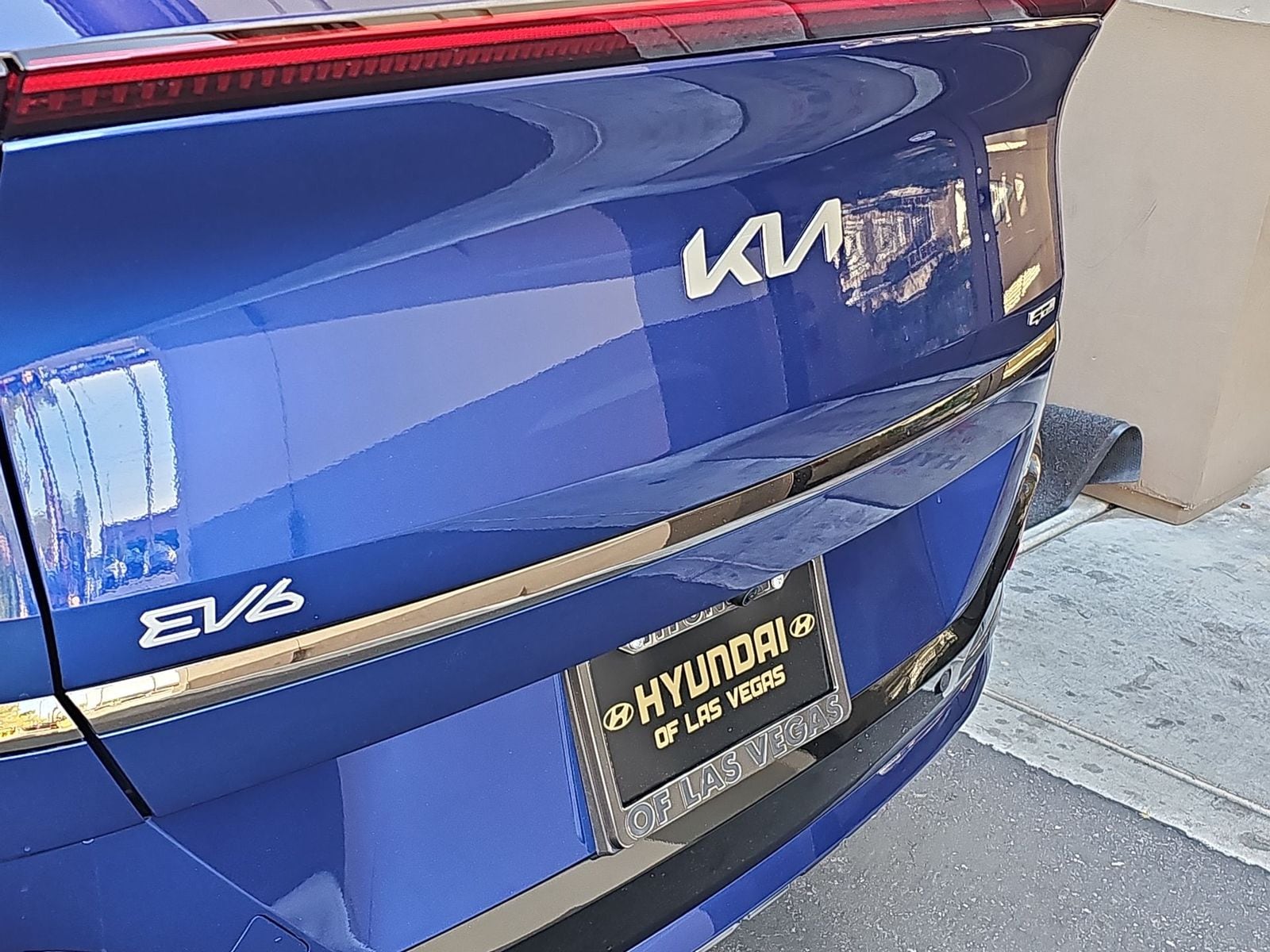 Thumbnail: 2023 Kia EV6 - 11